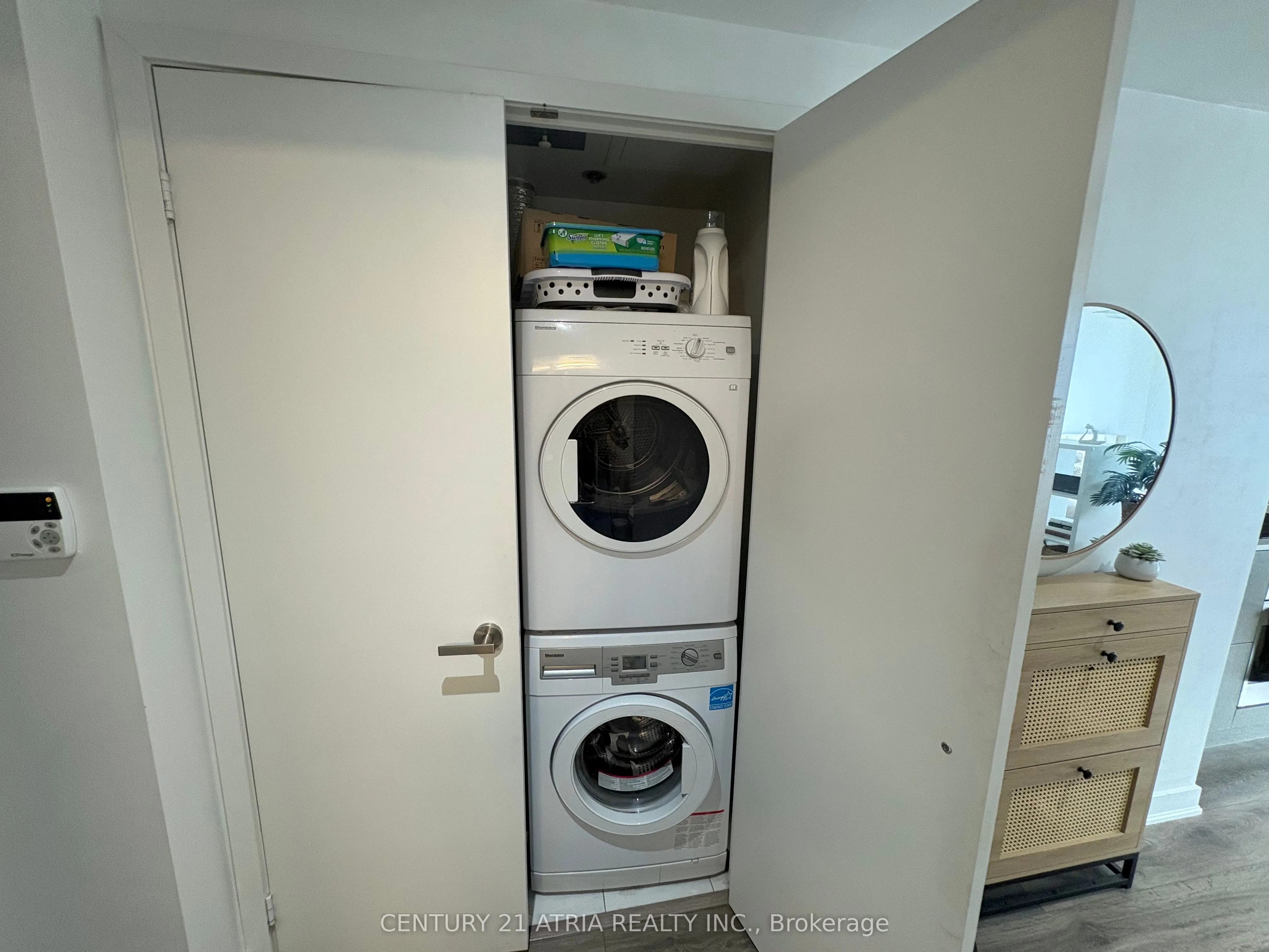 100 Harbour Street, #1008