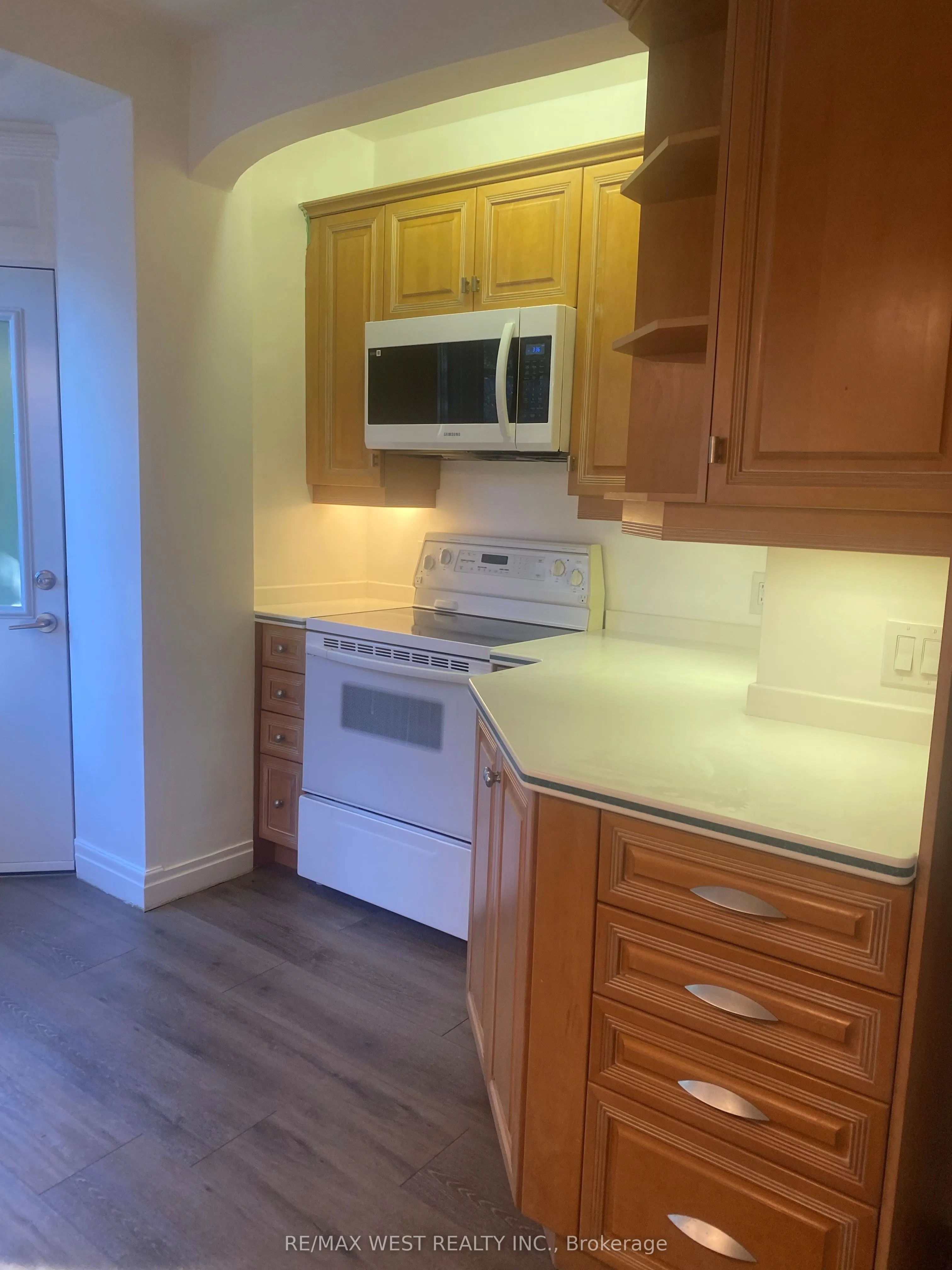7 Otter Crescent, #2nd Flr