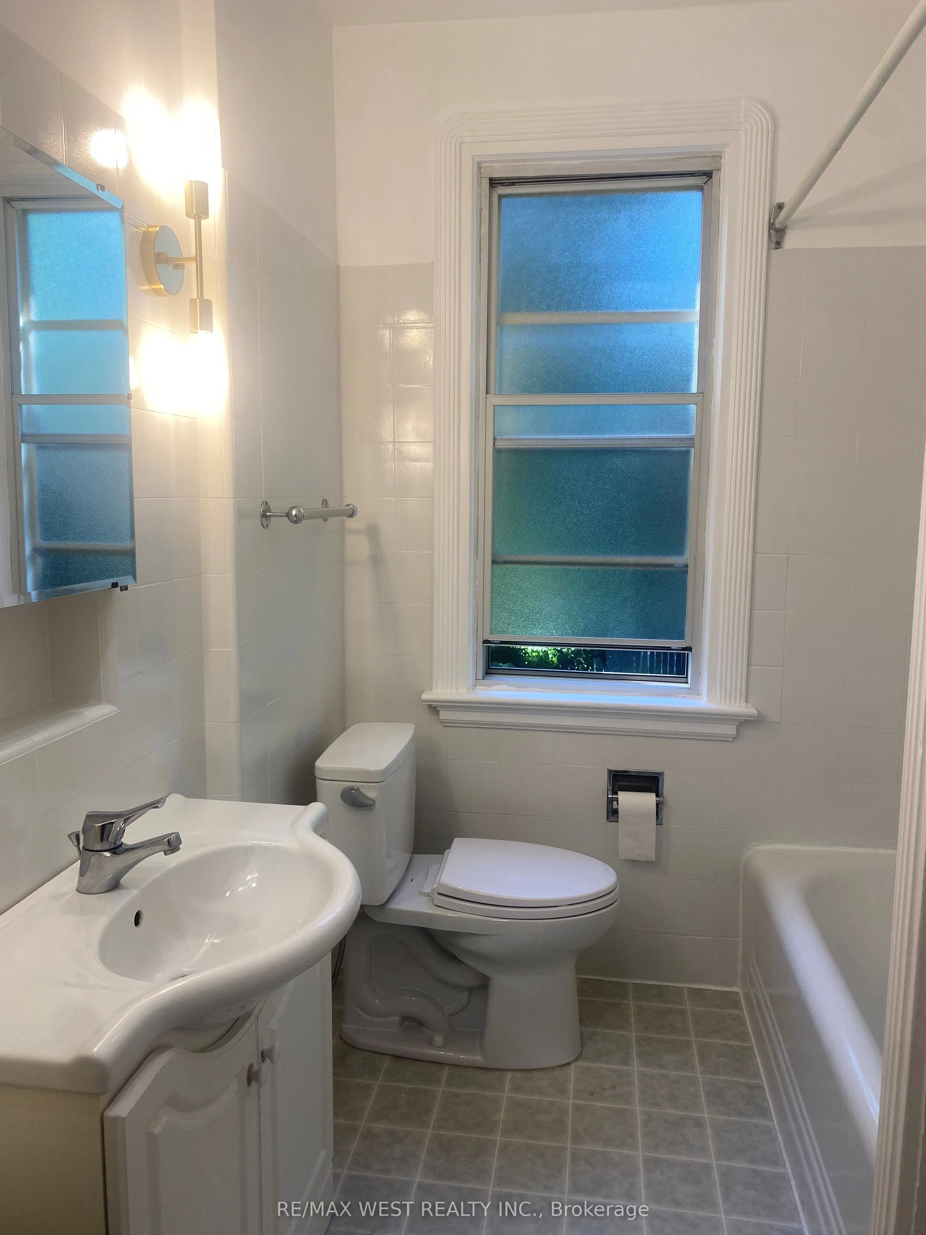 7 Otter Crescent, #2nd Flr