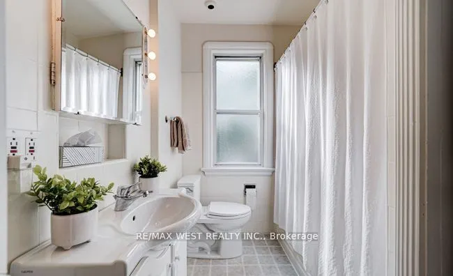 7 Otter Crescent, #2nd Flr