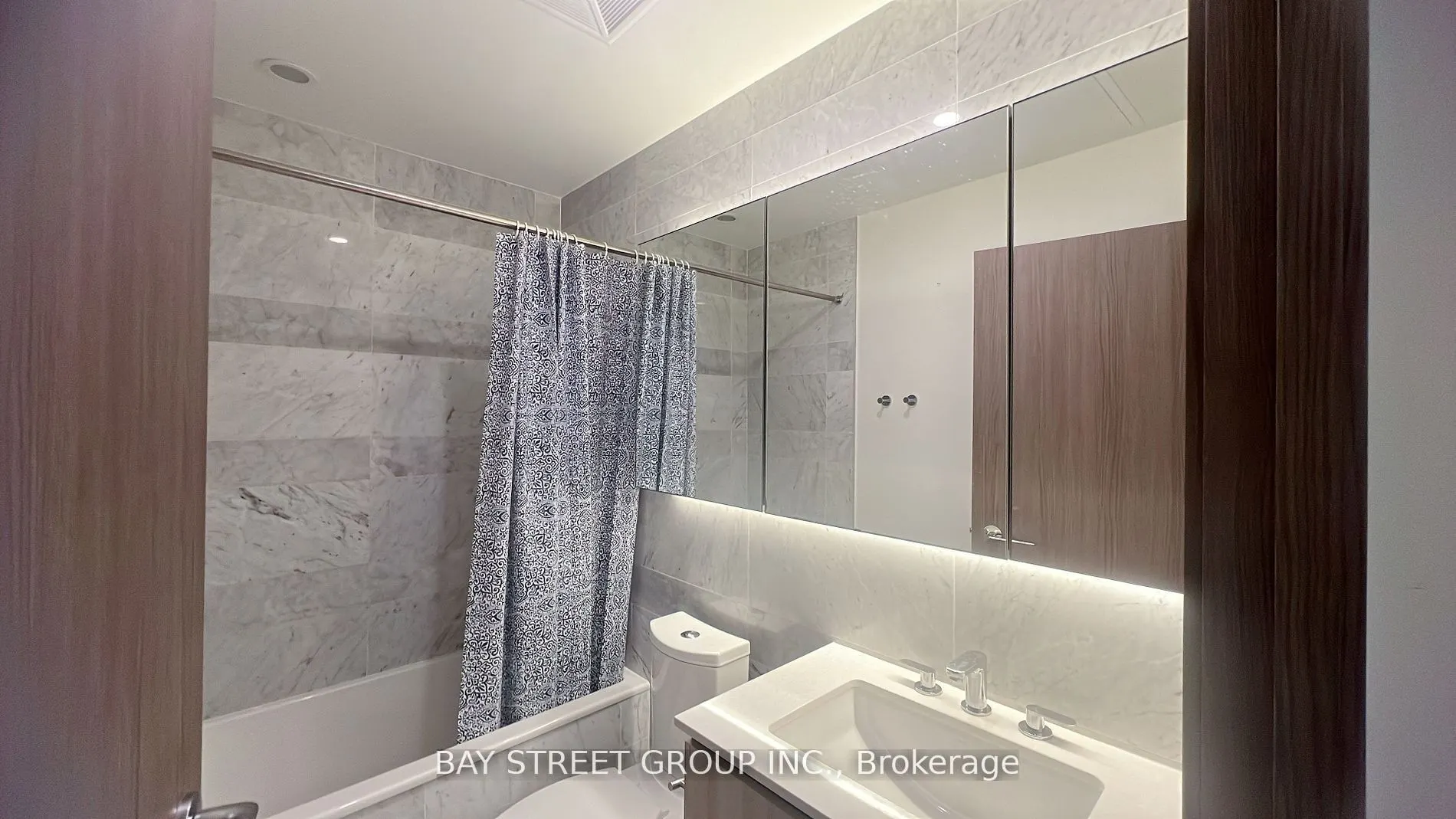 19 Bathurst Street, #2801