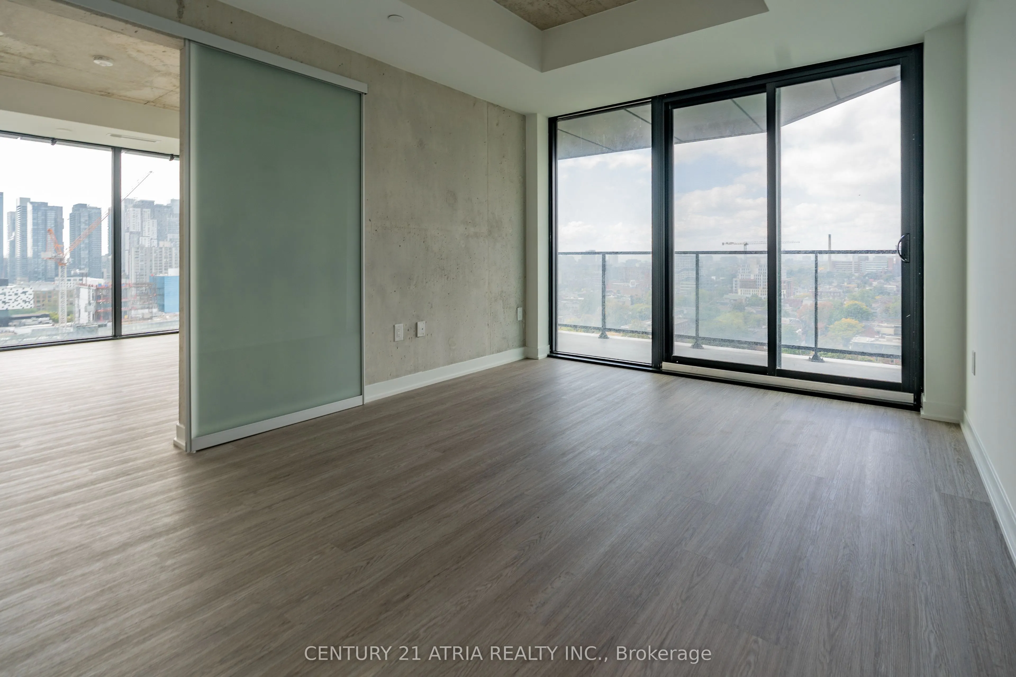 195 Mccaul Street, #1511