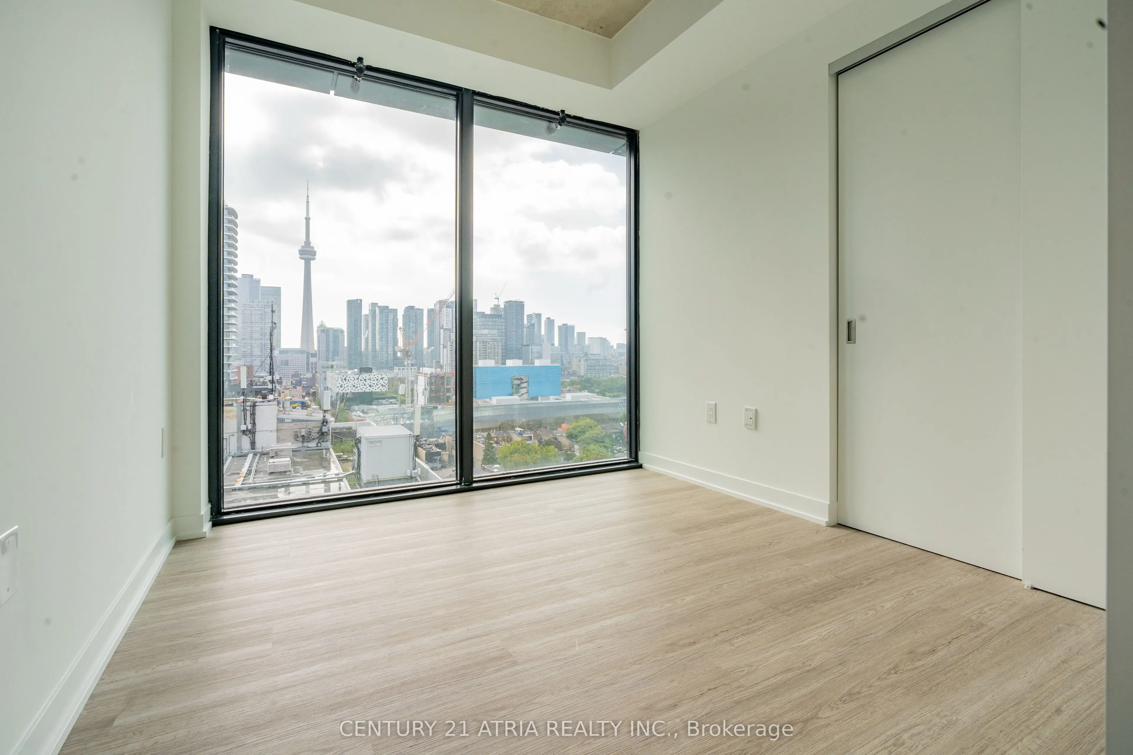 195 Mccaul Street, #1511