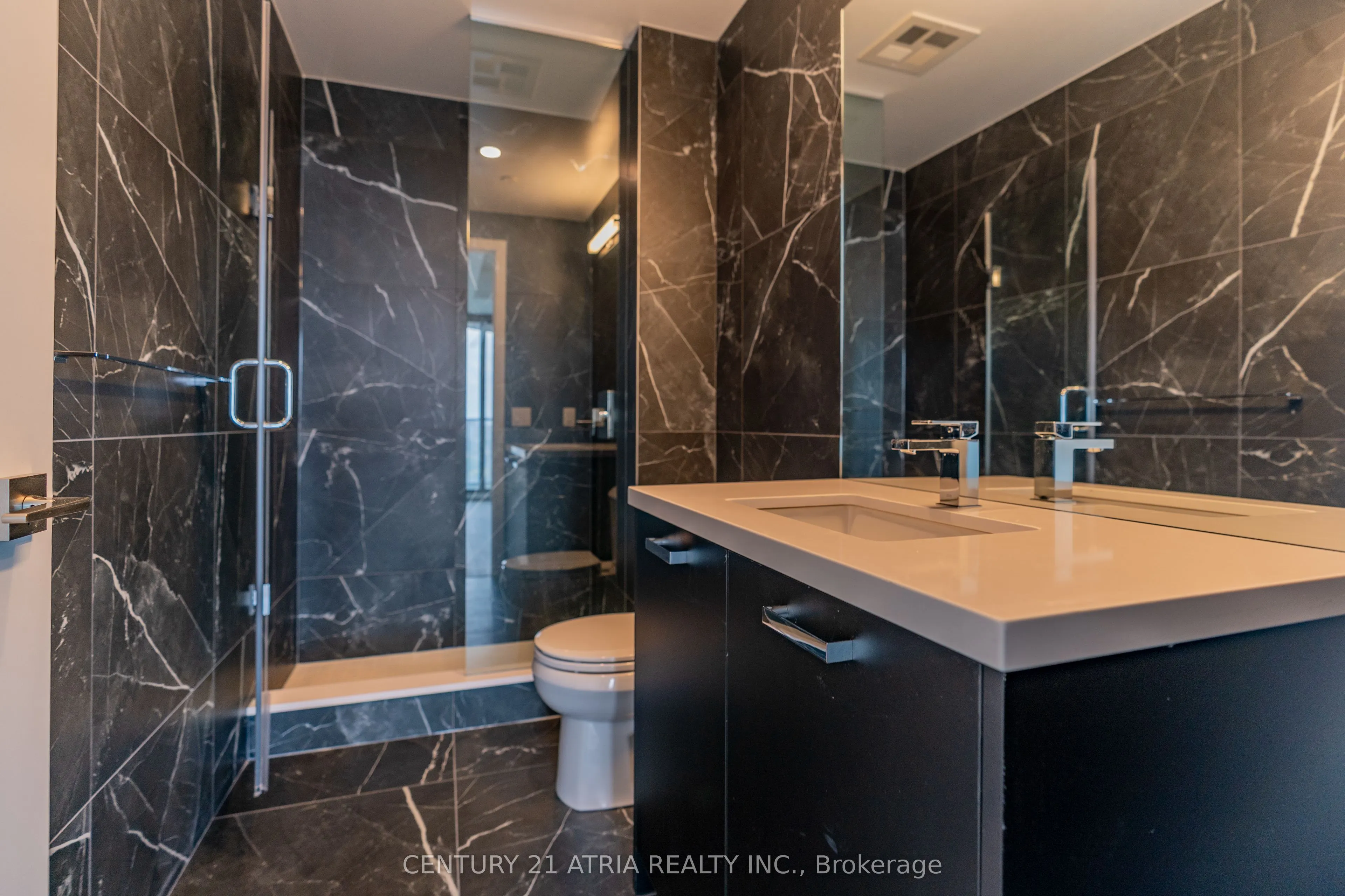 195 Mccaul Street, #1511