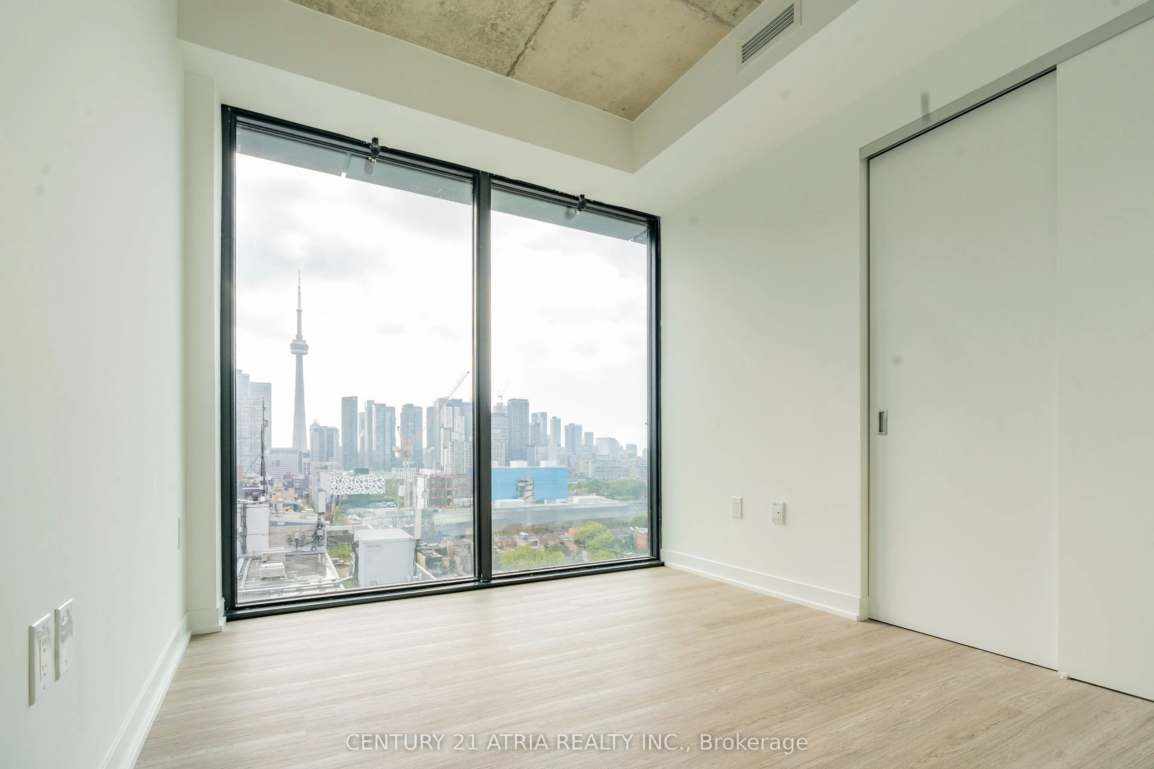 195 Mccaul Street, #1511