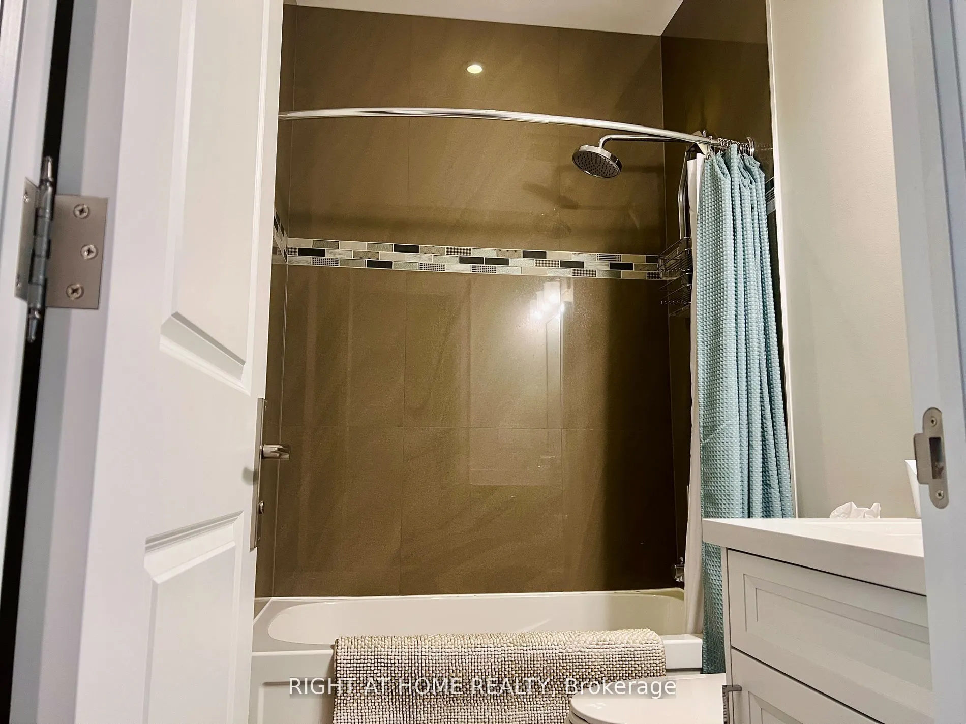 35 Glenborough Park Crescent, #2
