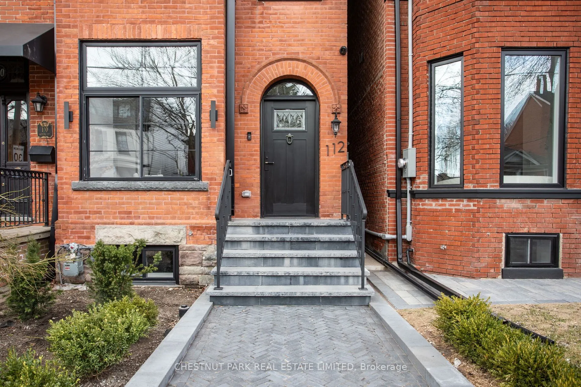 112 Givins Street