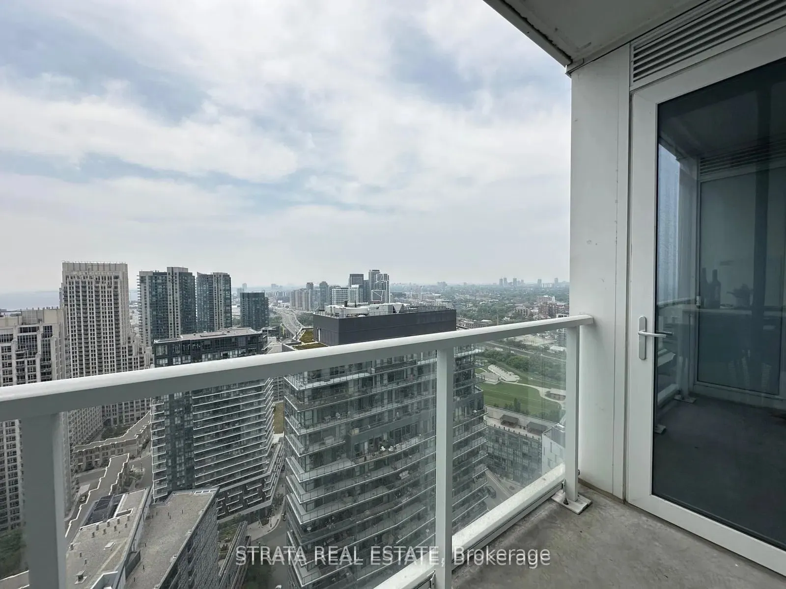 19 Bathurst Street, #3915