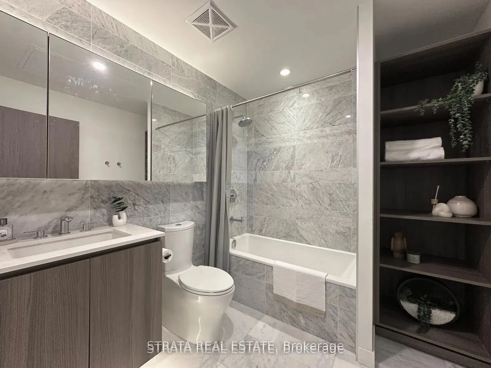 19 Bathurst Street, #3915