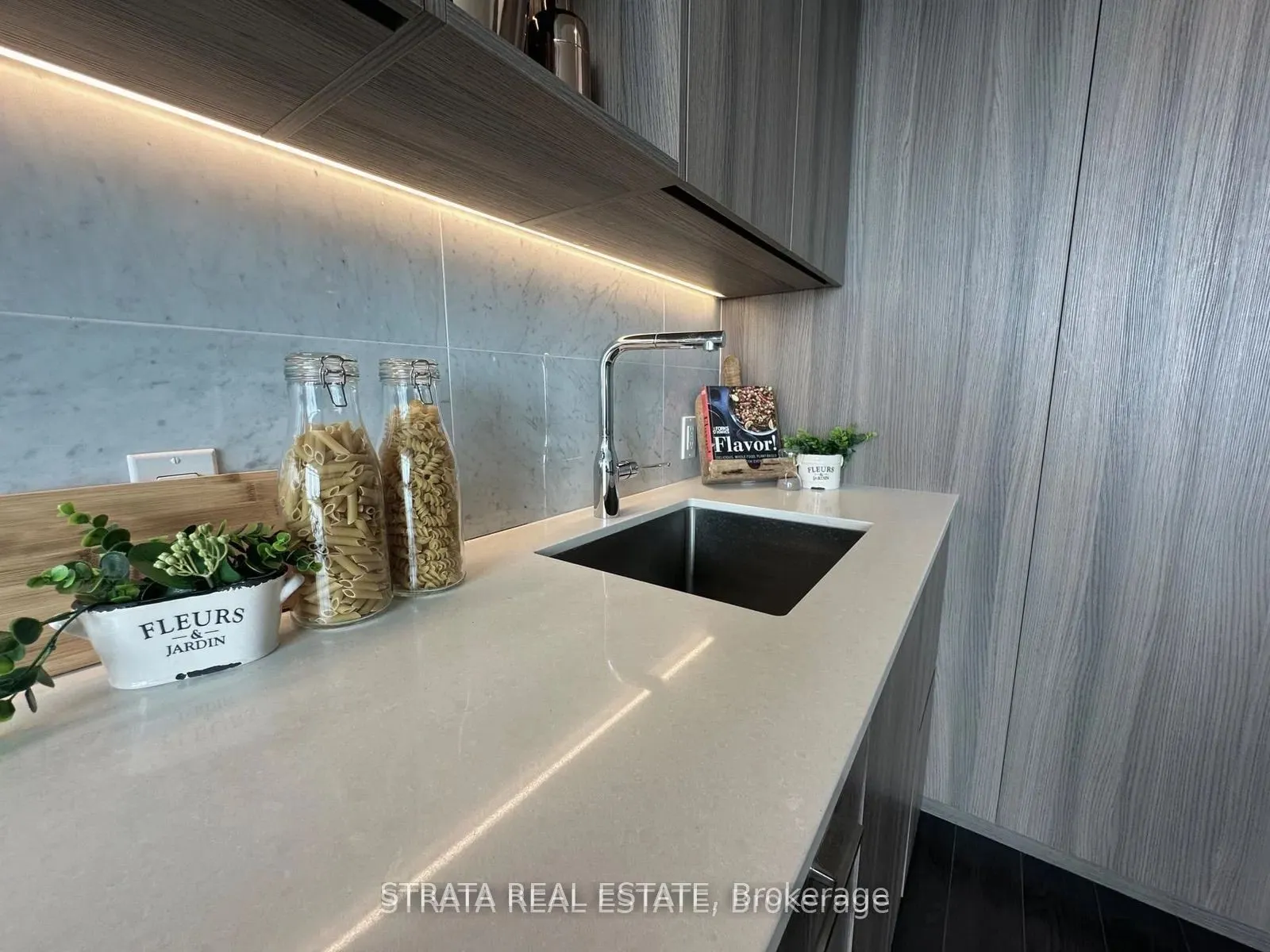 19 Bathurst Street, #3915