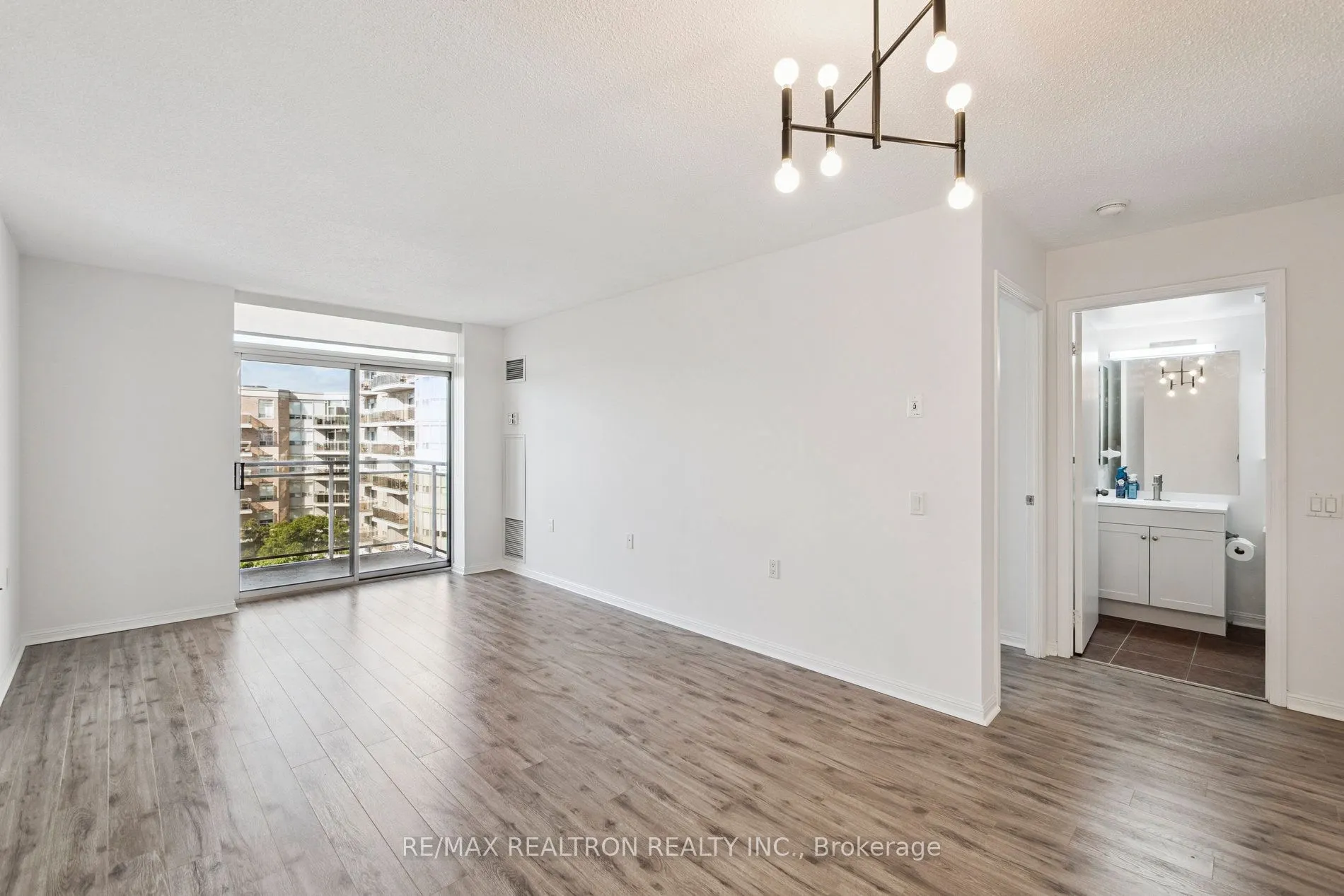 650 Lawrence Avenue W, #735