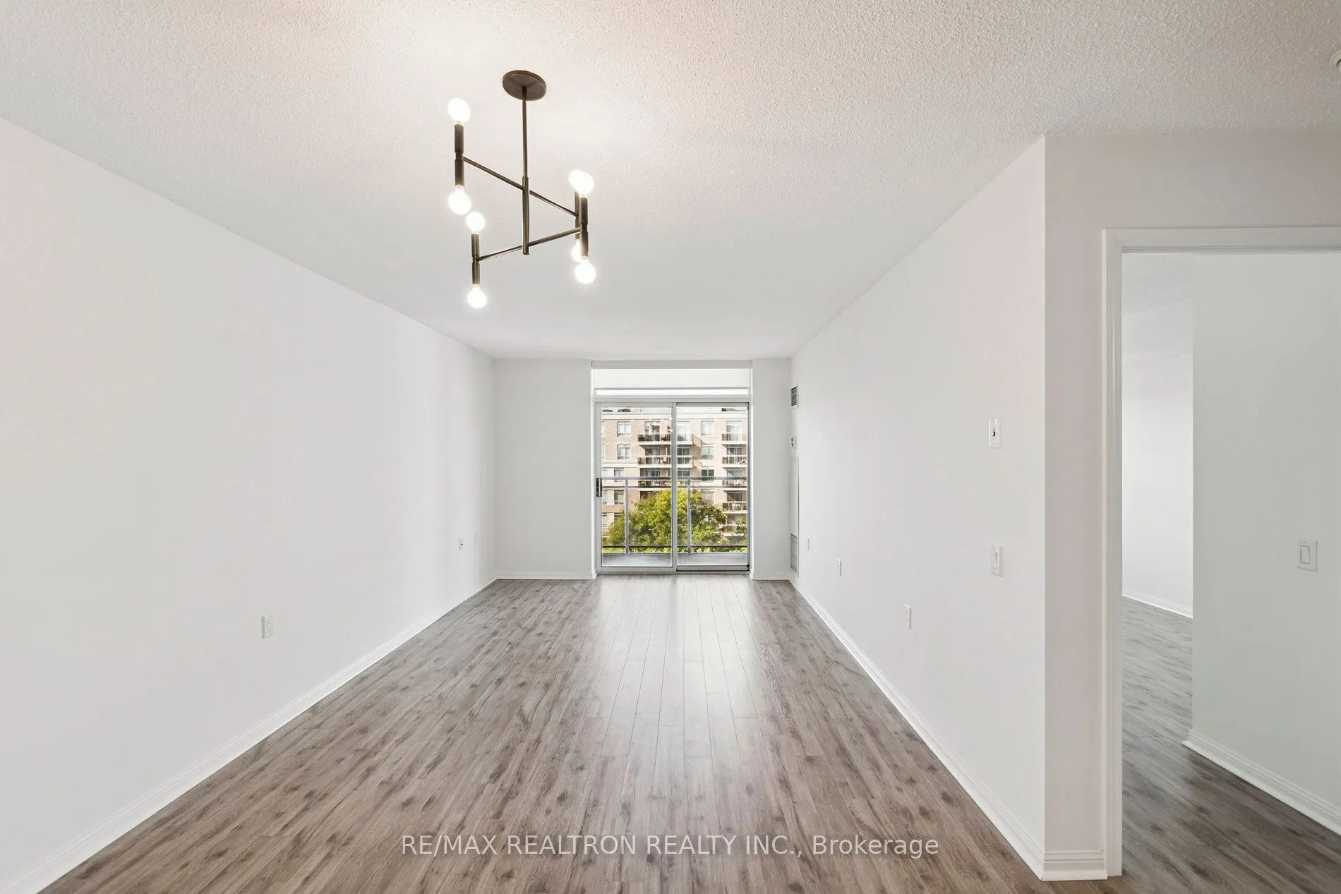 650 Lawrence Avenue W, #735