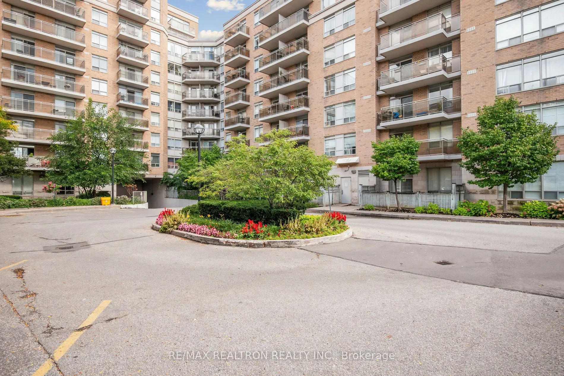 650 Lawrence Avenue W, #735