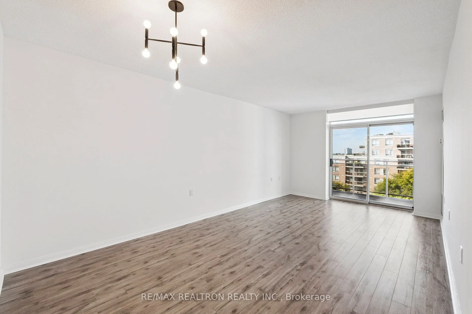 650 Lawrence Avenue W, #735
