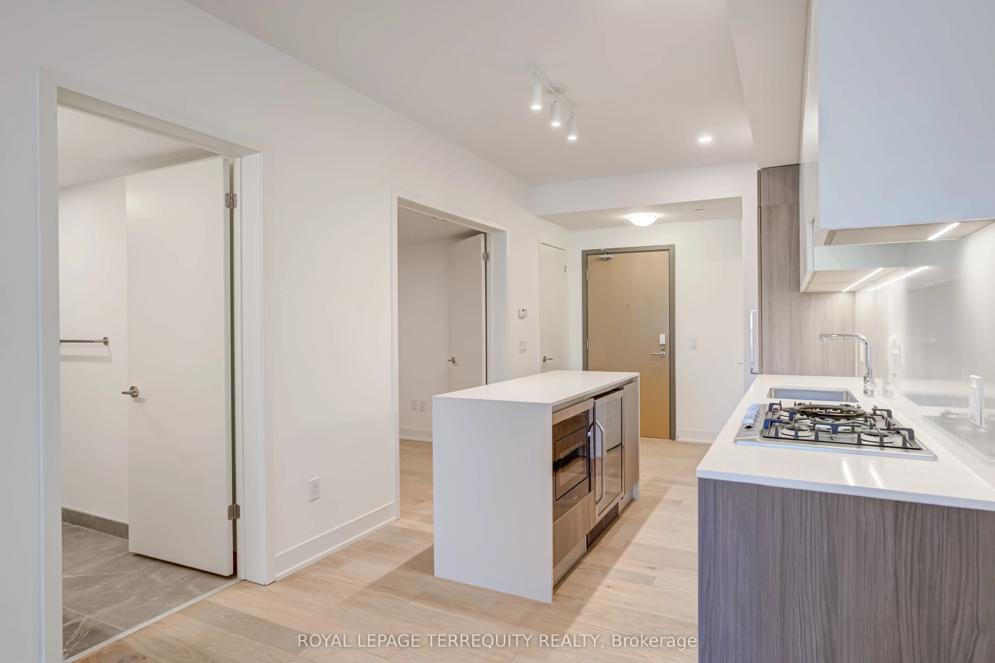 200 Keewatin Avenue, #301