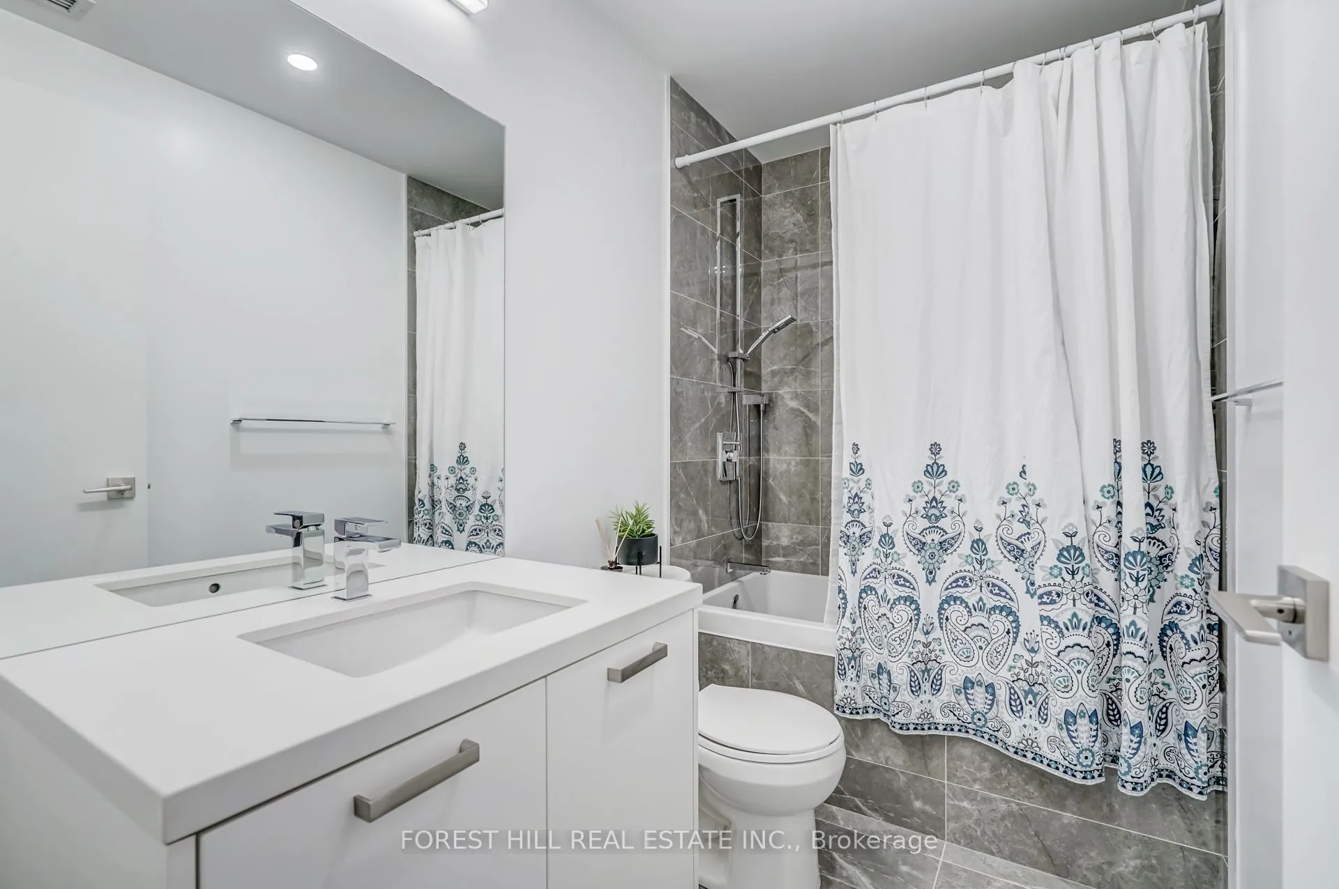 55 Ontario Street, #504