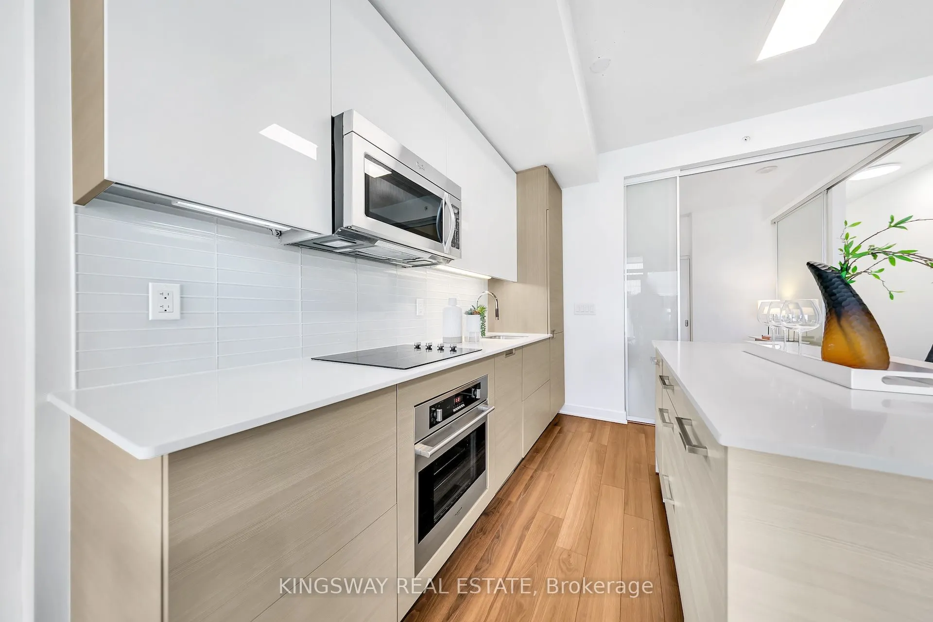 210 Simcoe Street, #911