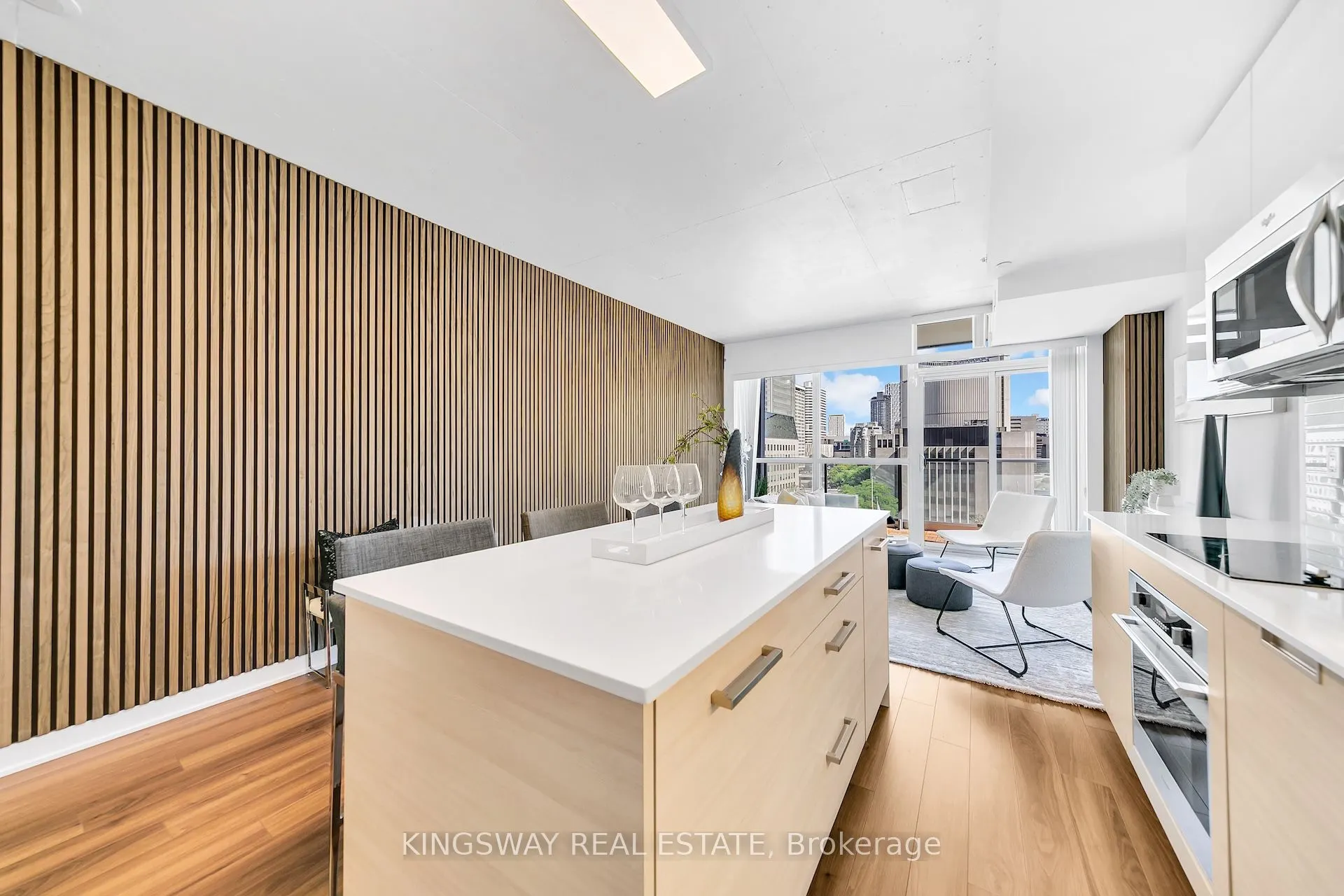210 Simcoe Street, #911