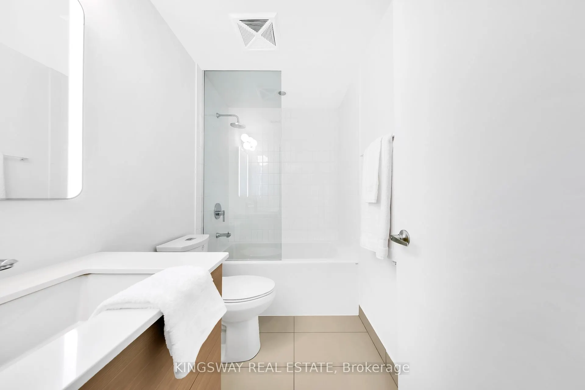 210 Simcoe Street, #911