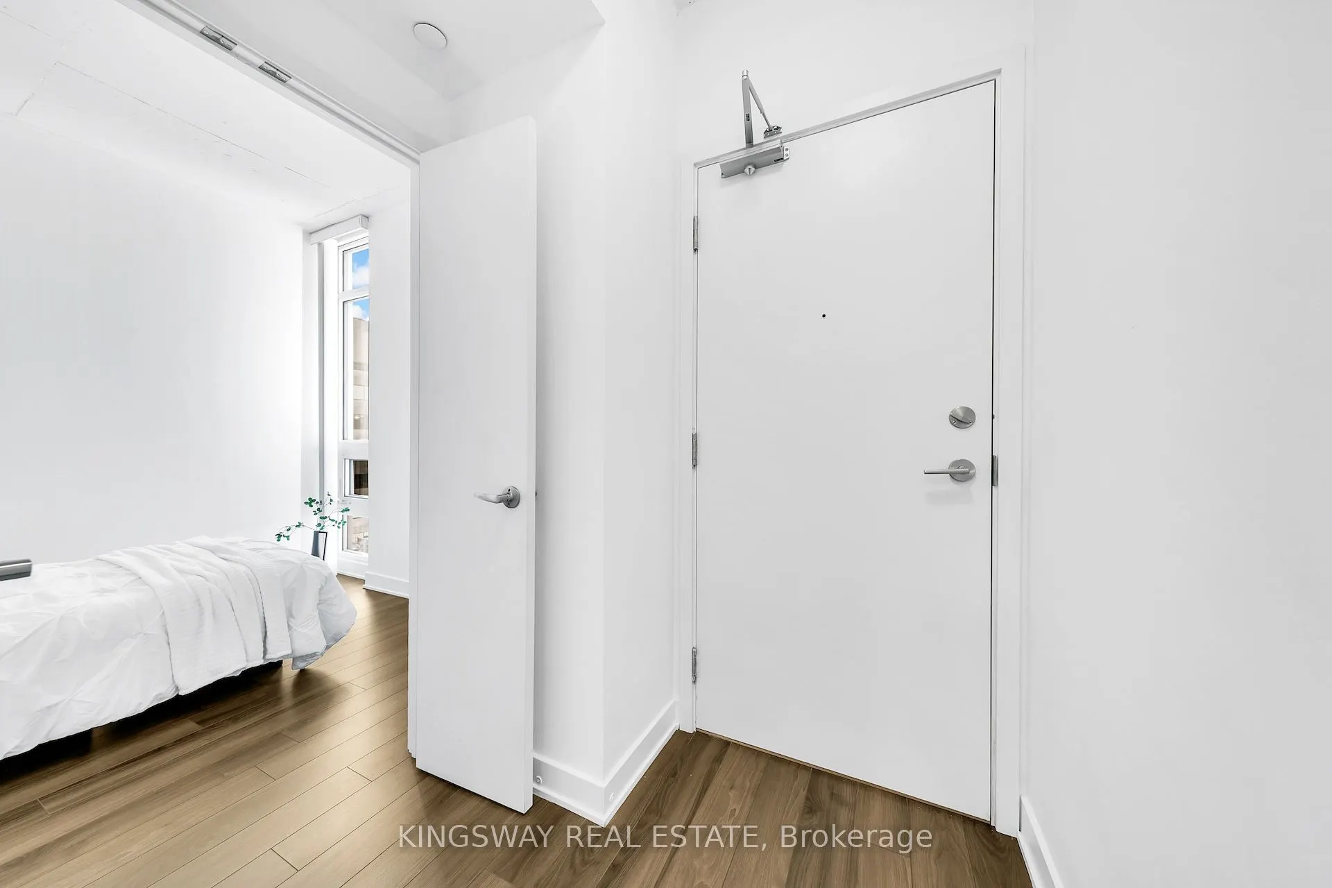 210 Simcoe Street, #911
