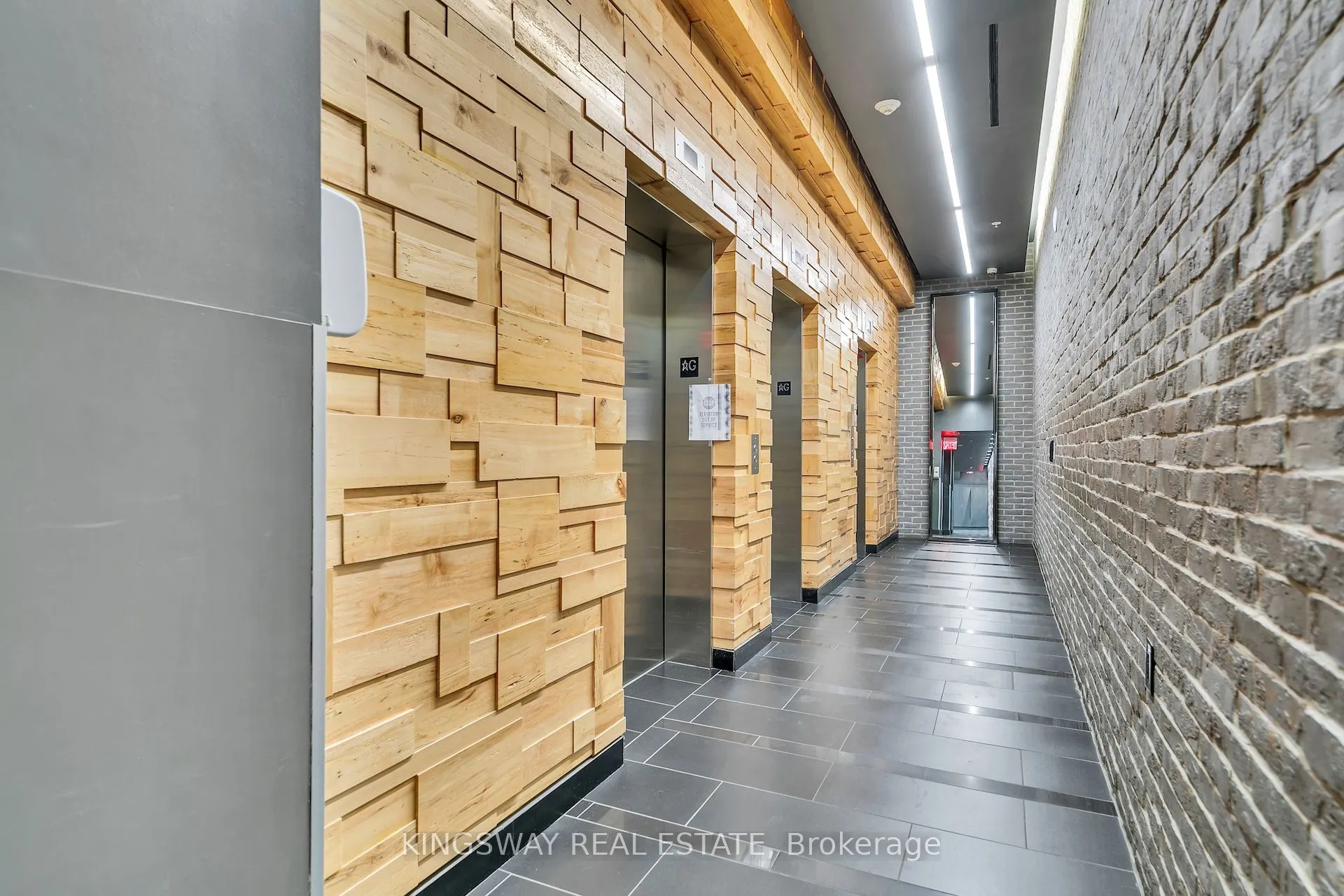 210 Simcoe Street, #911