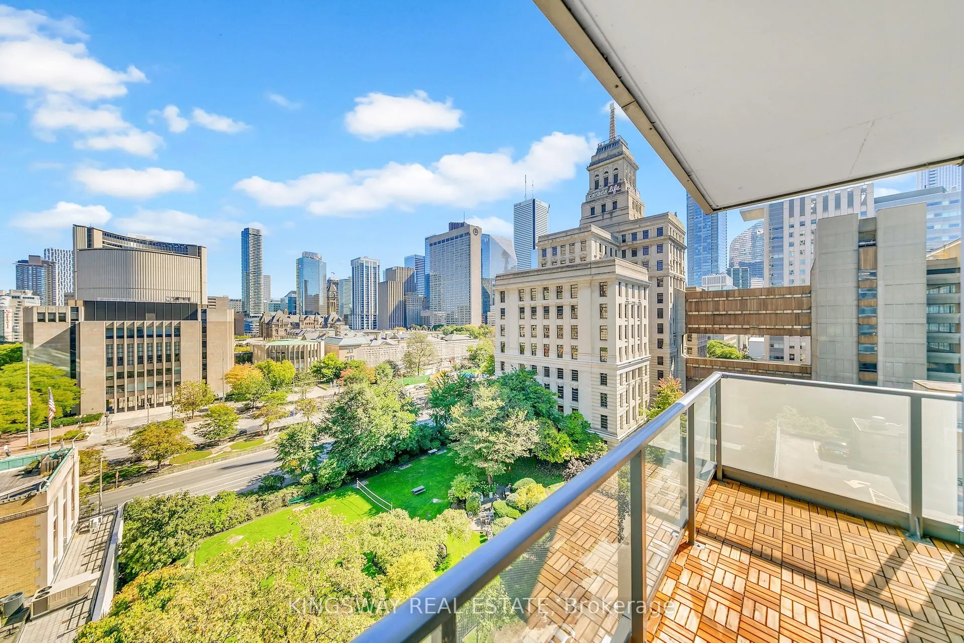 210 Simcoe Street, #911