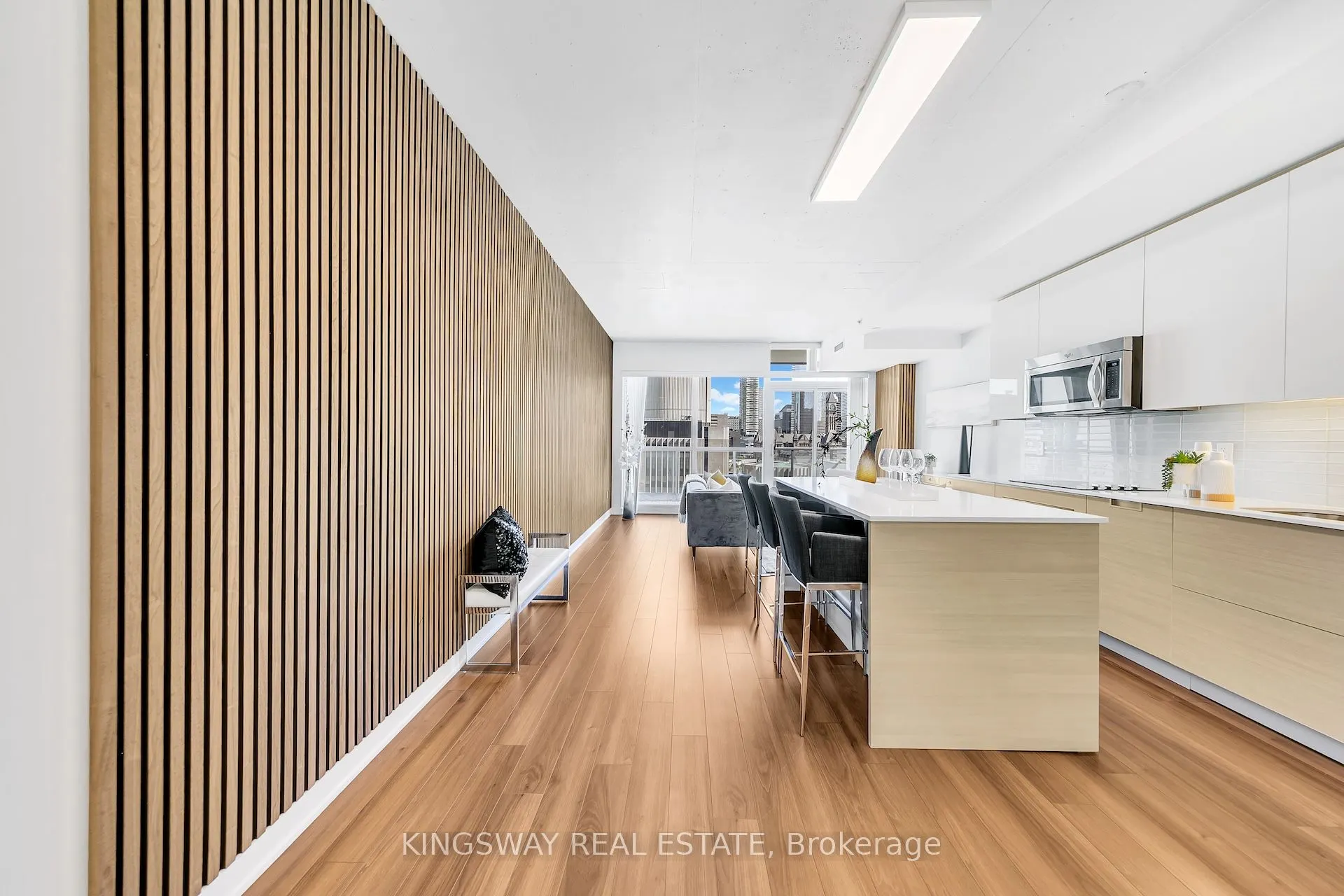 210 Simcoe Street, #911