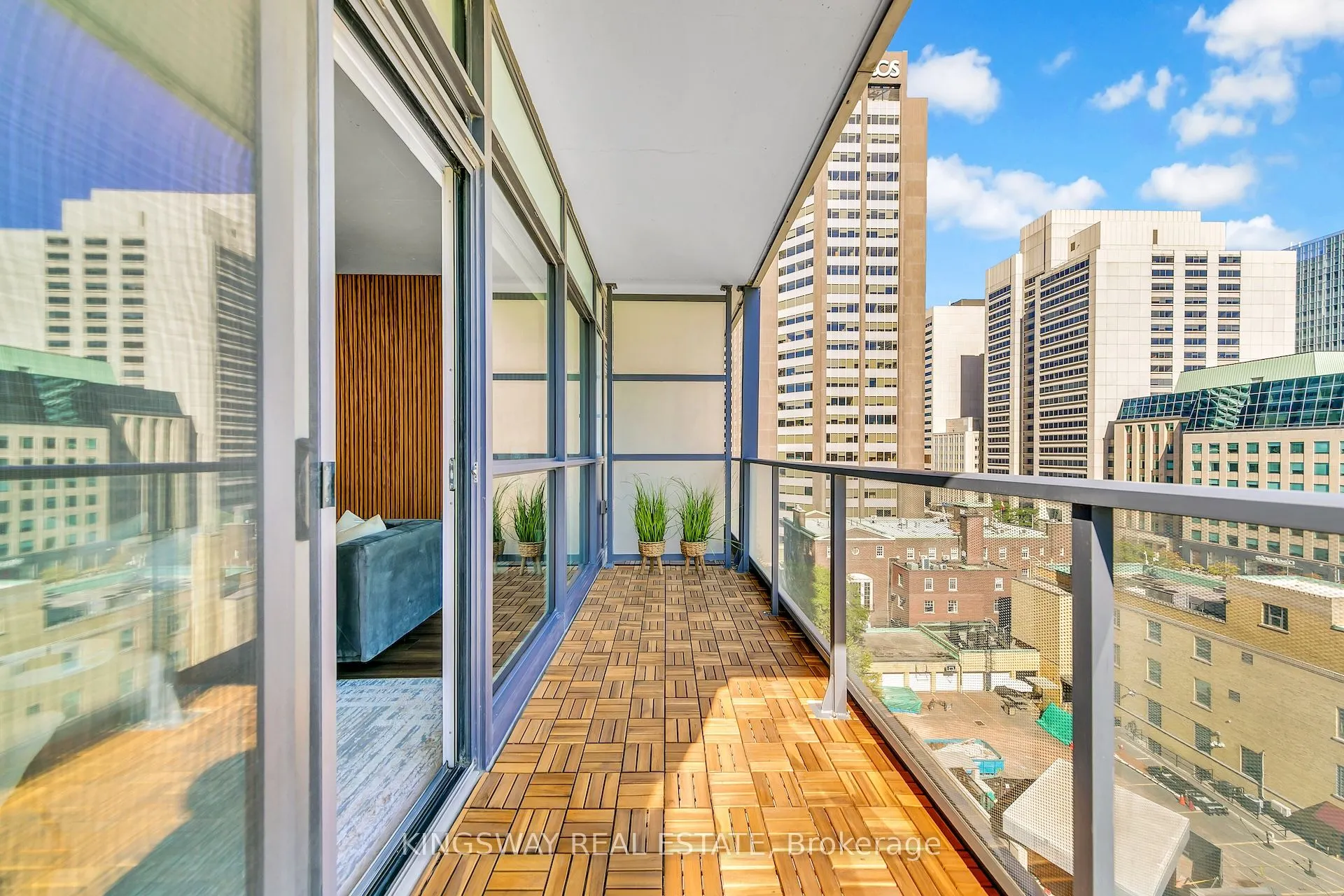 210 Simcoe Street, #911