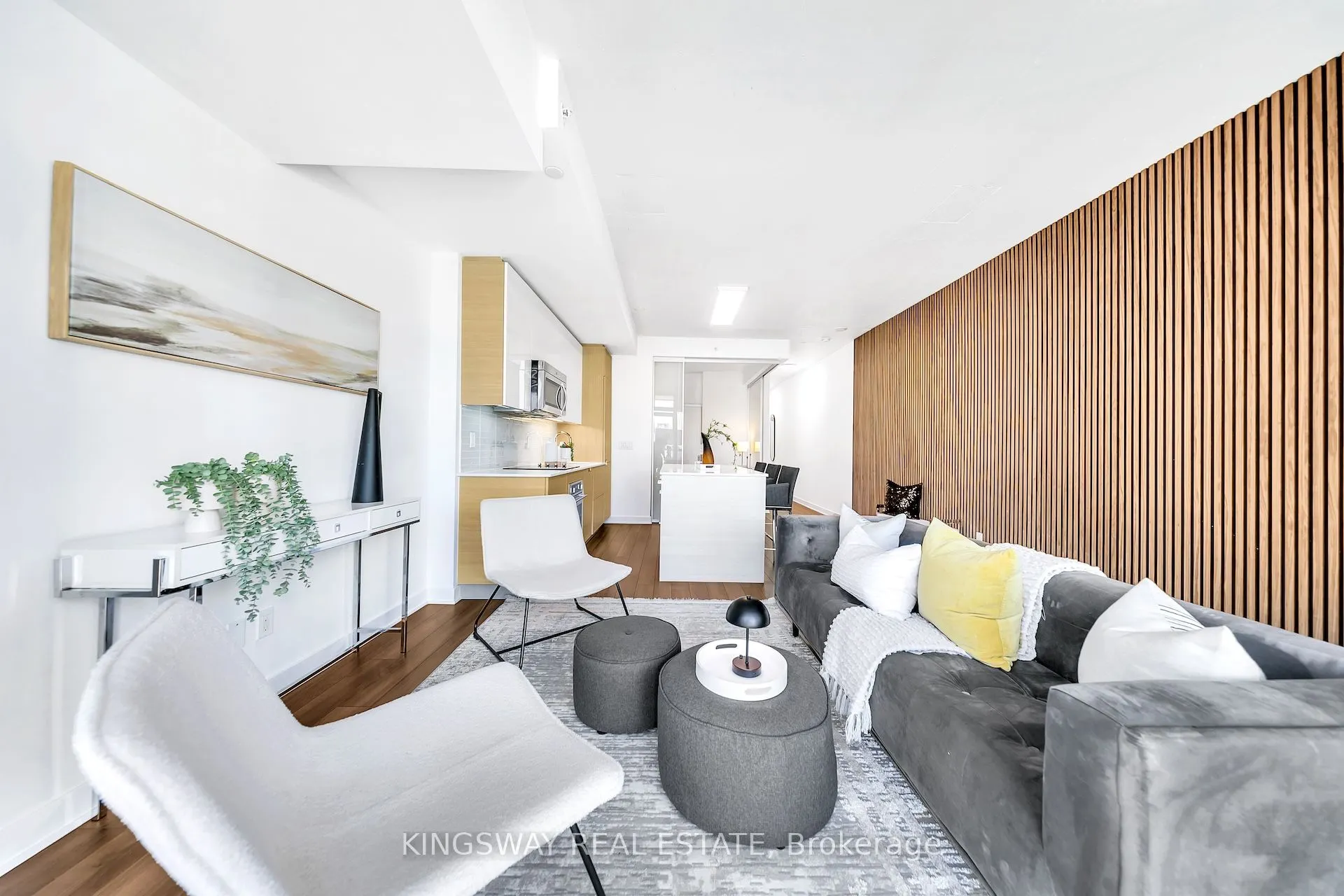 210 Simcoe Street, #911