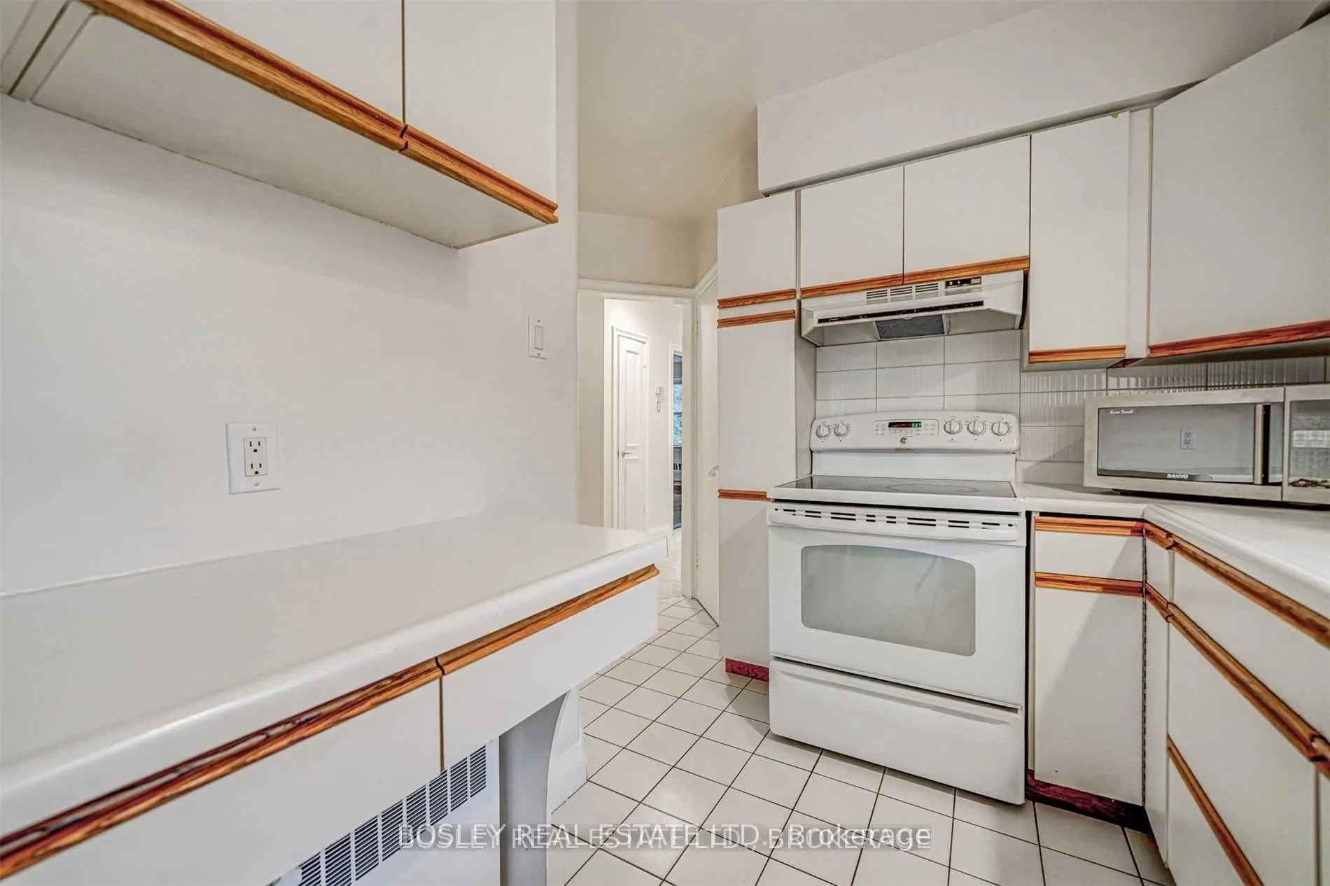 3 Warwick Avenue S, #4