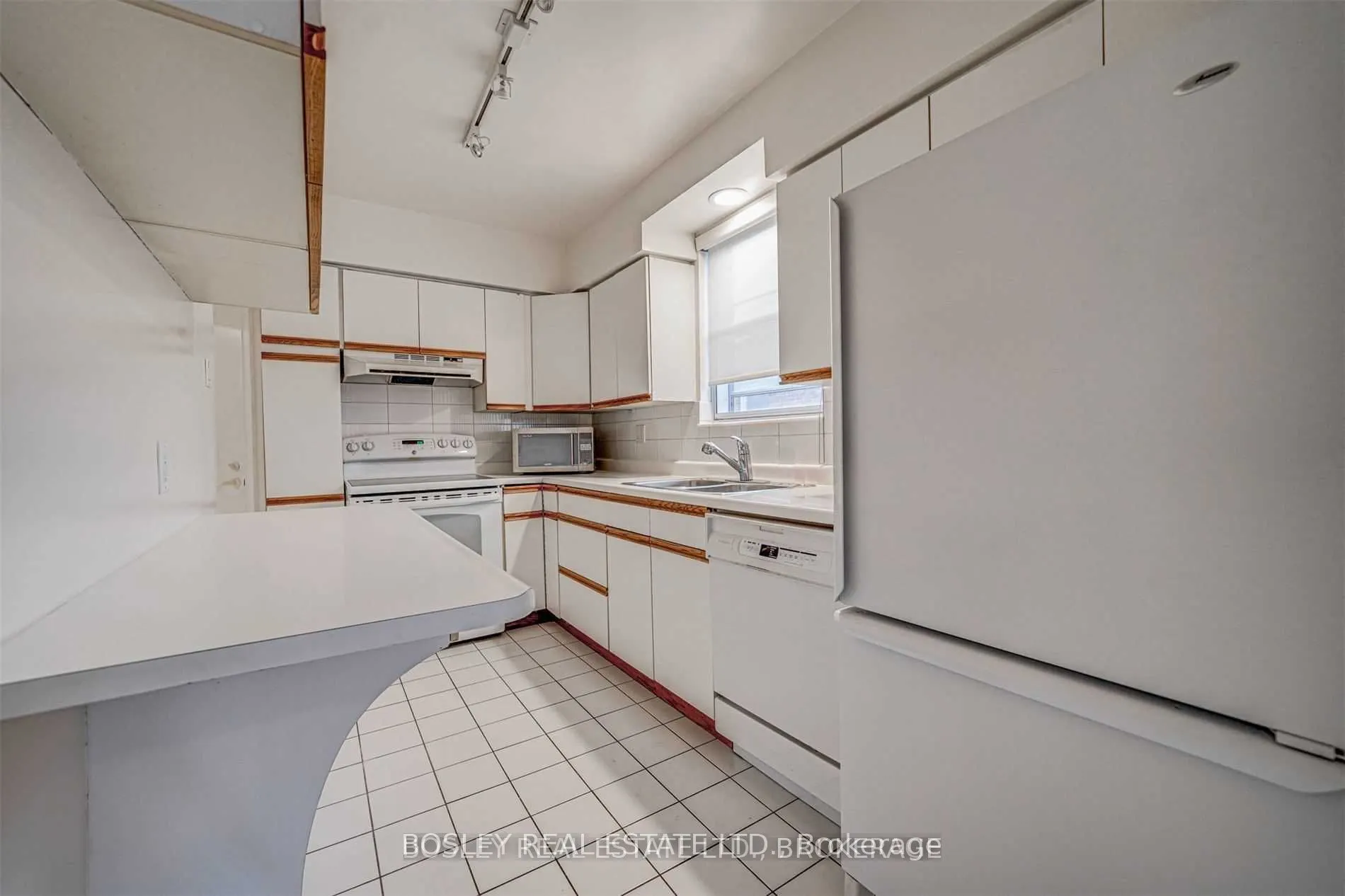 3 Warwick Avenue S, #4