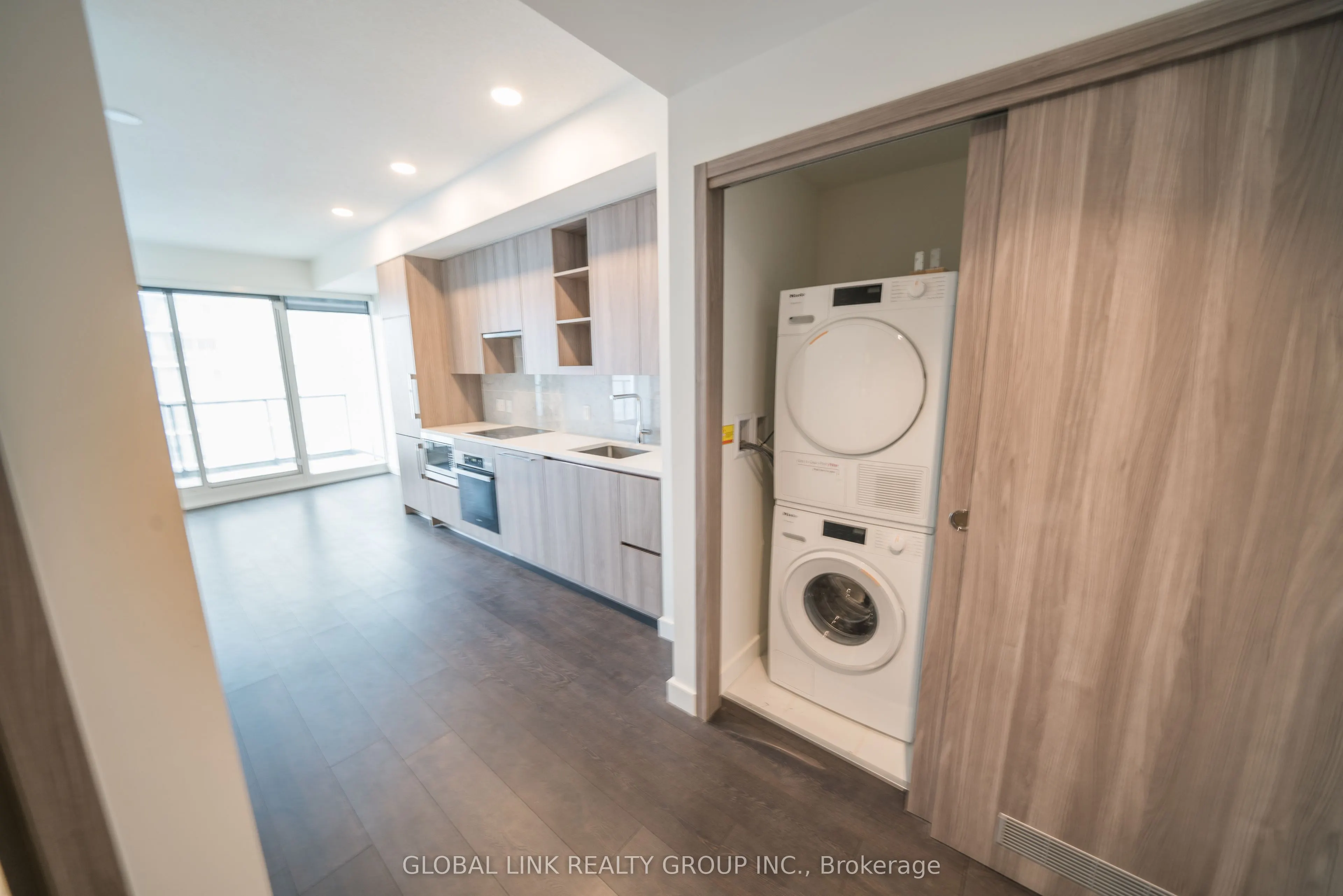 95 Mcmahon Drive, #2615