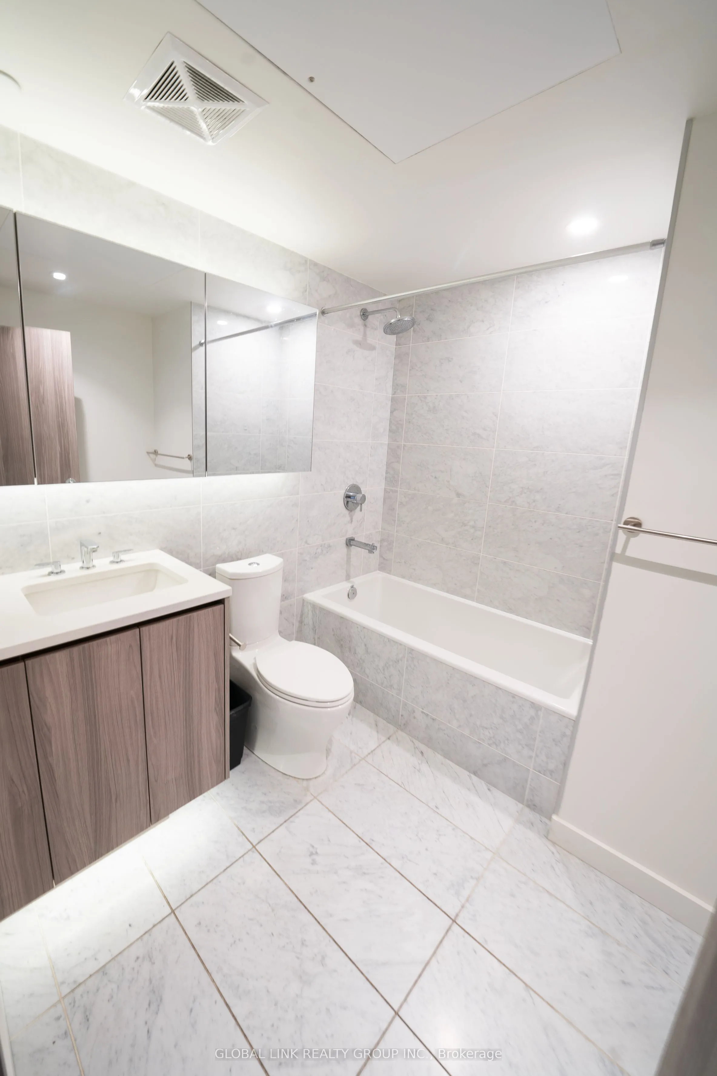 95 Mcmahon Drive, #2615