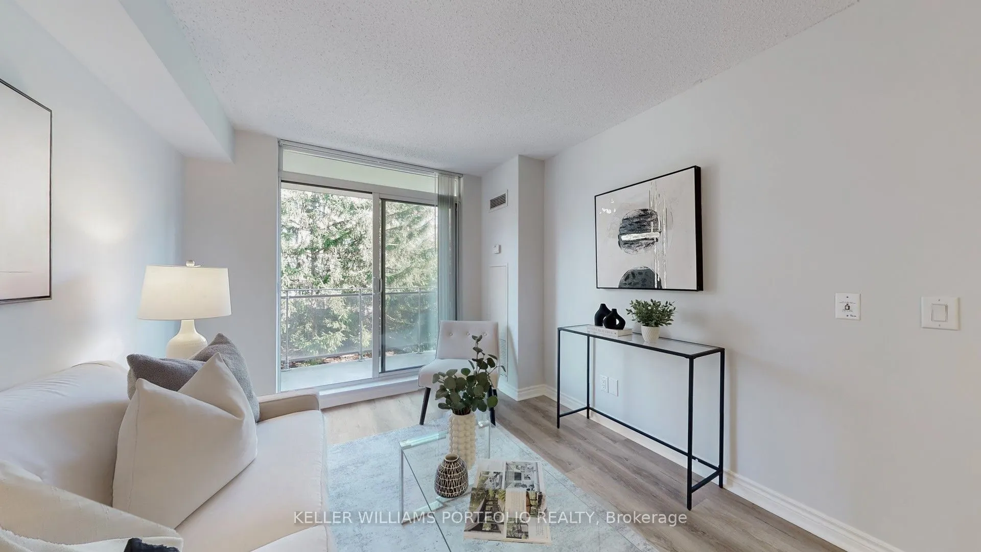 1730 Eglinton Avenue E, #206