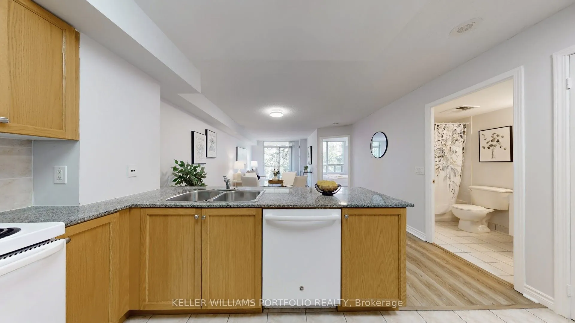 1730 Eglinton Avenue E, #206