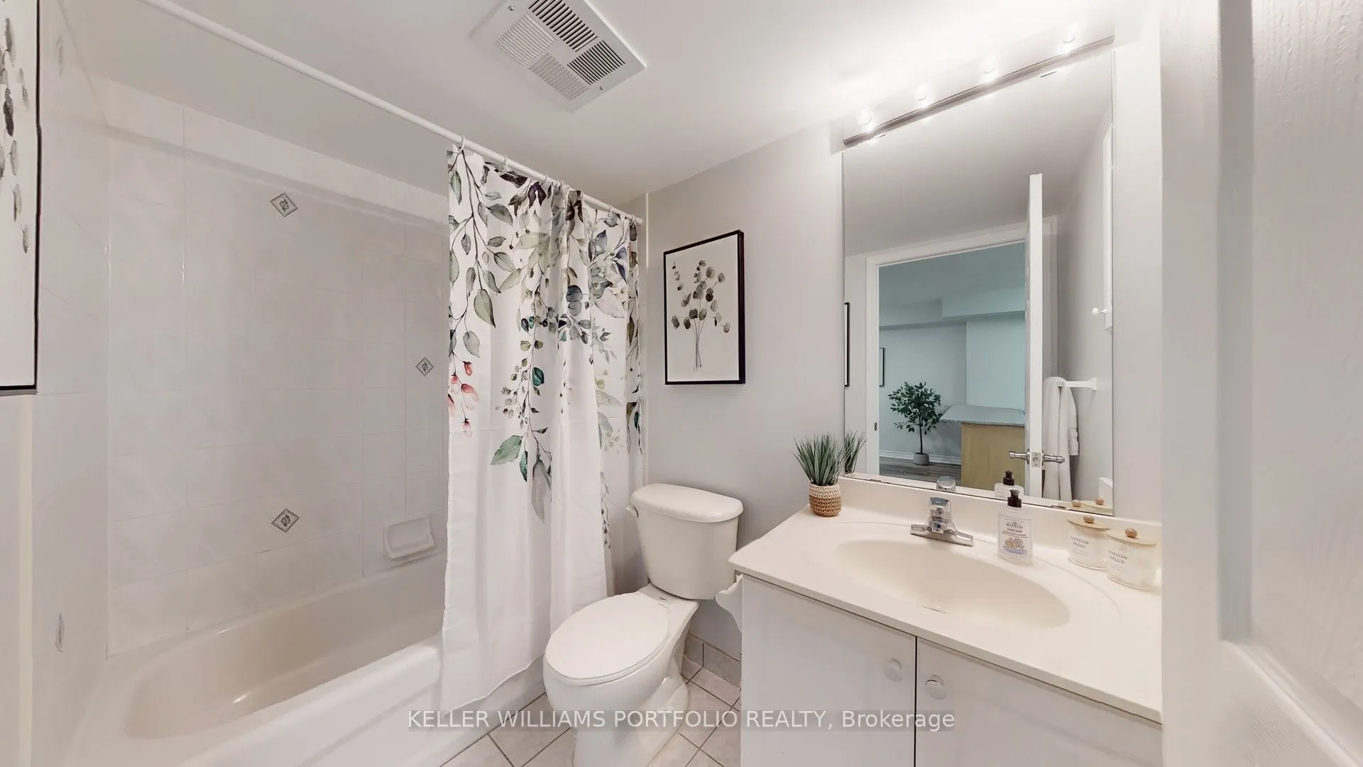 1730 Eglinton Avenue E, #206
