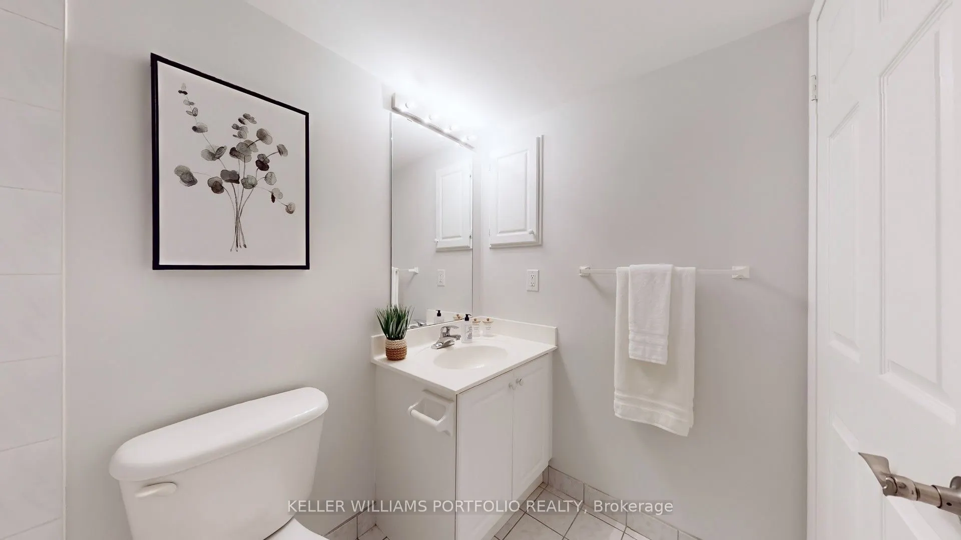 1730 Eglinton Avenue E, #206