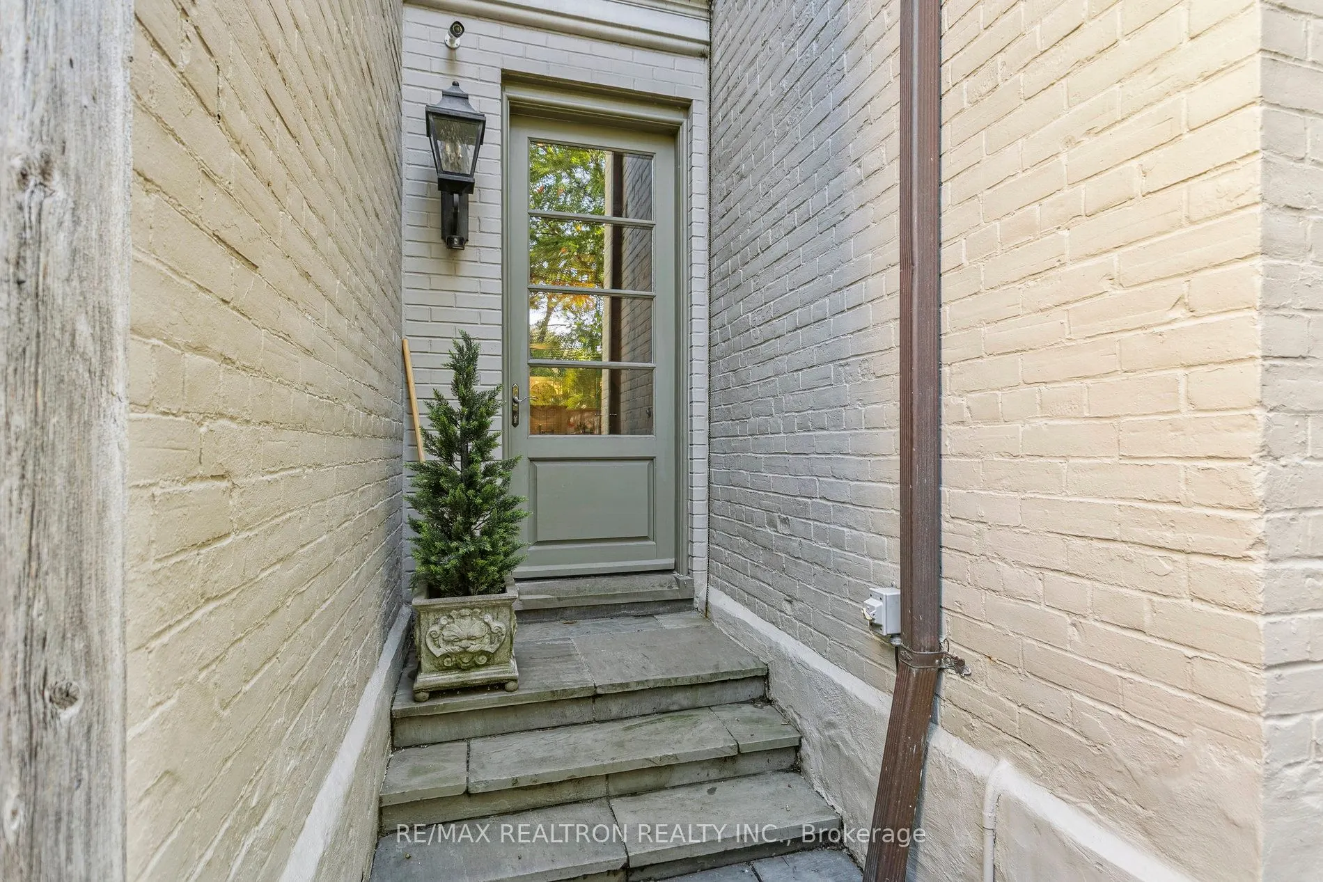8 Belmont Street