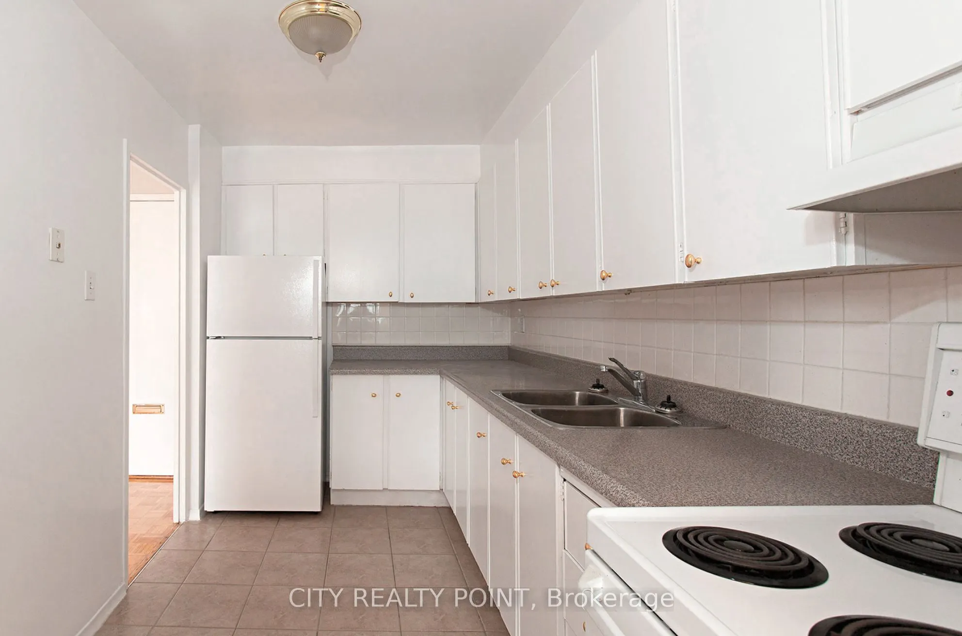 525 Eglinton Avenue E, #201