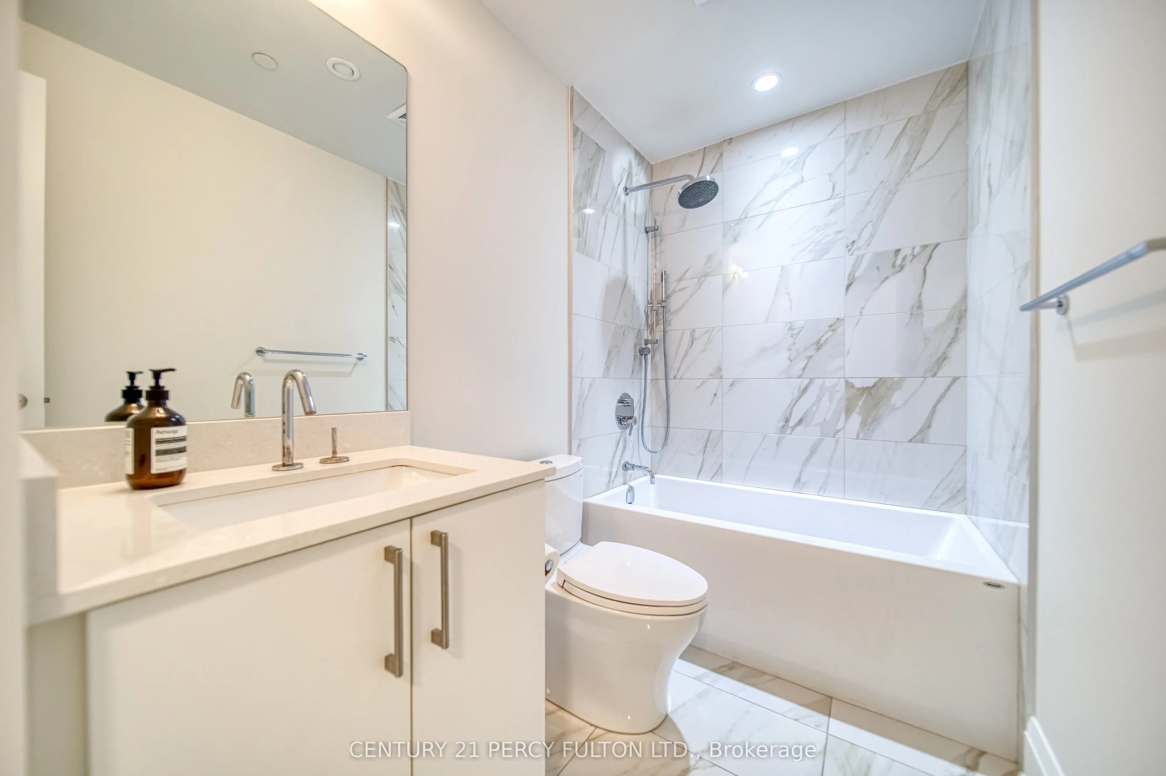 88 Cumberland Street, #904