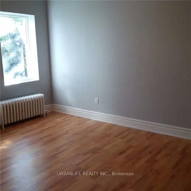 887 Queen Street W, #3rd Fl