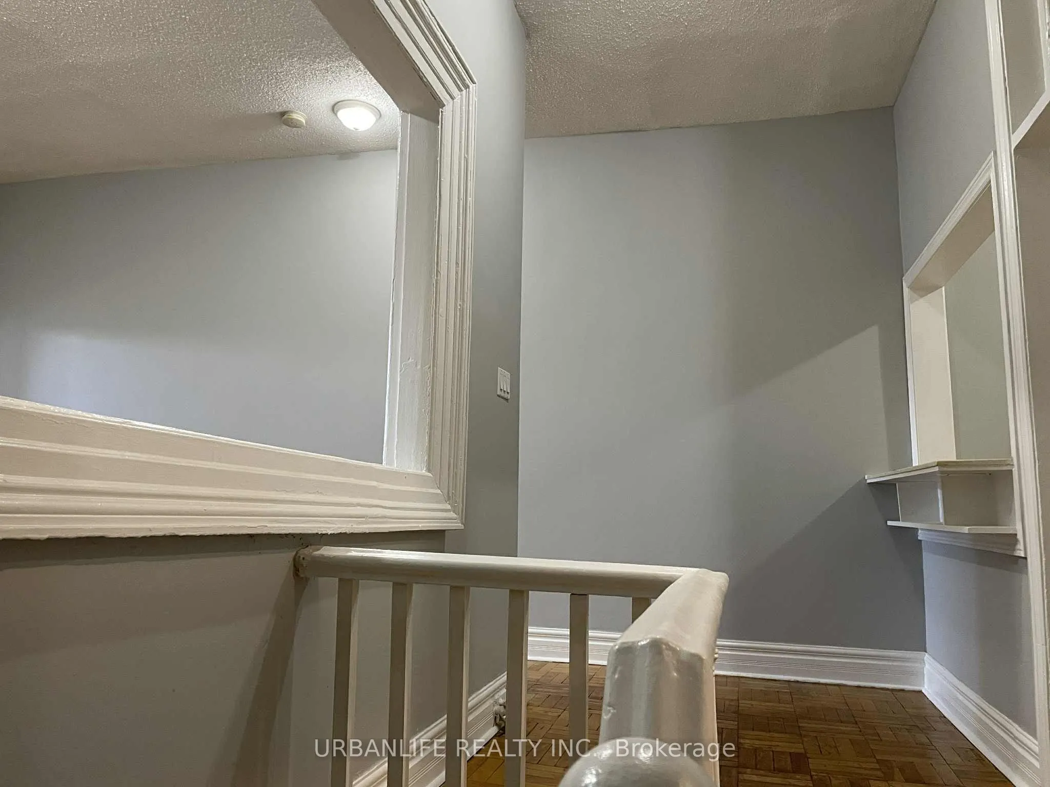 887 Queen Street W, #3rd Fl