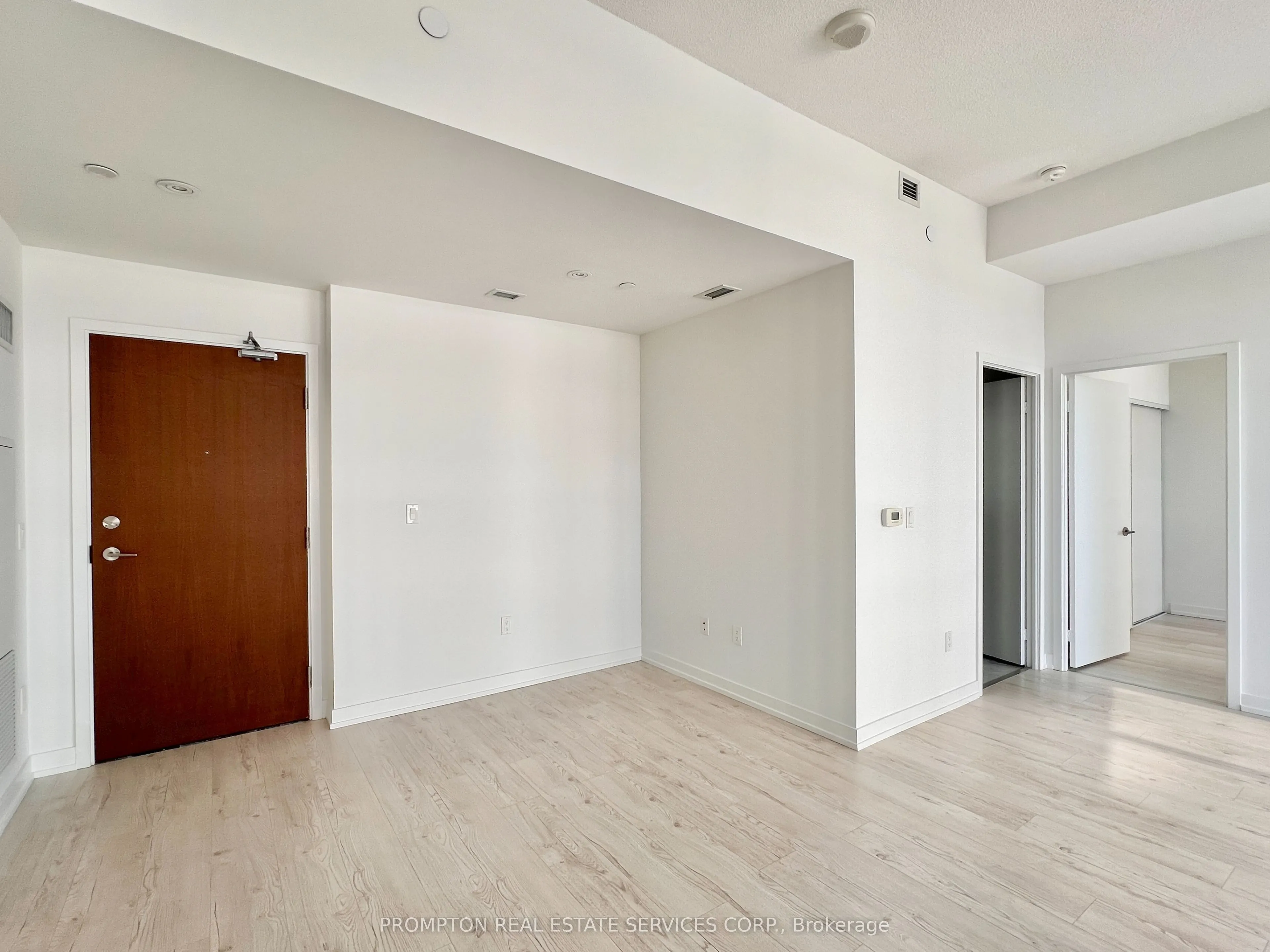 117 McMahon Drive, #907