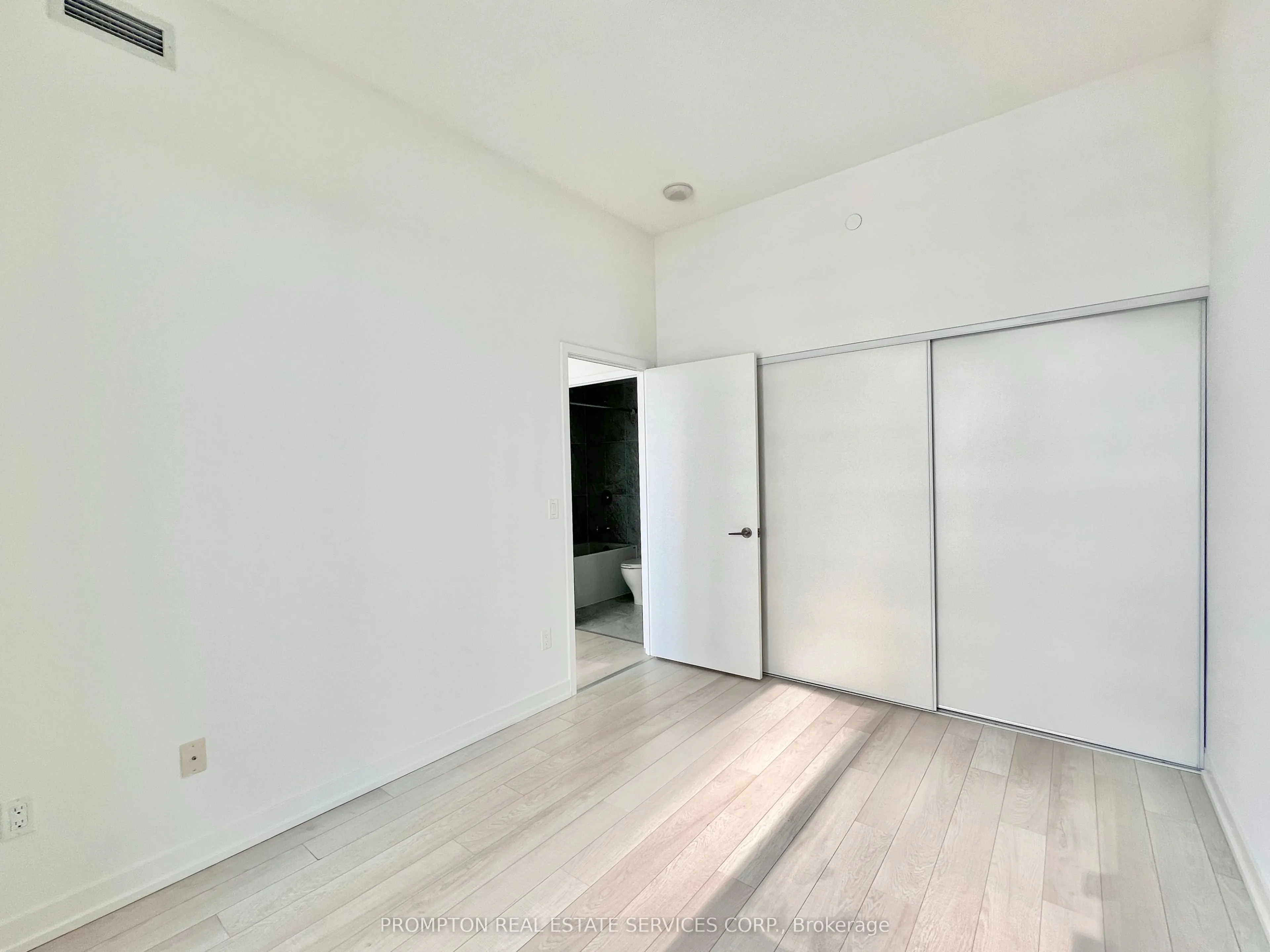 117 McMahon Drive, #907