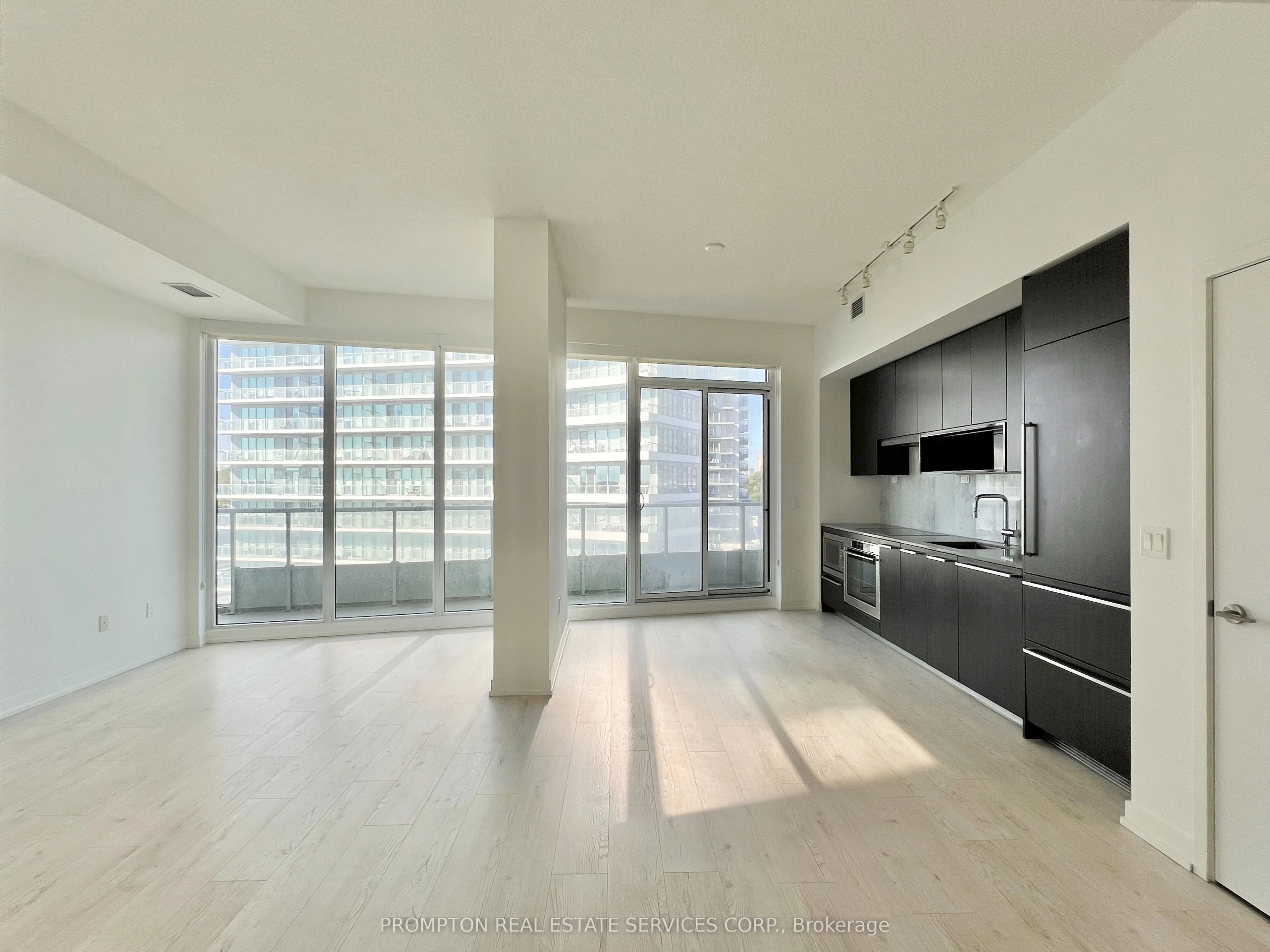 117 McMahon Drive, #907