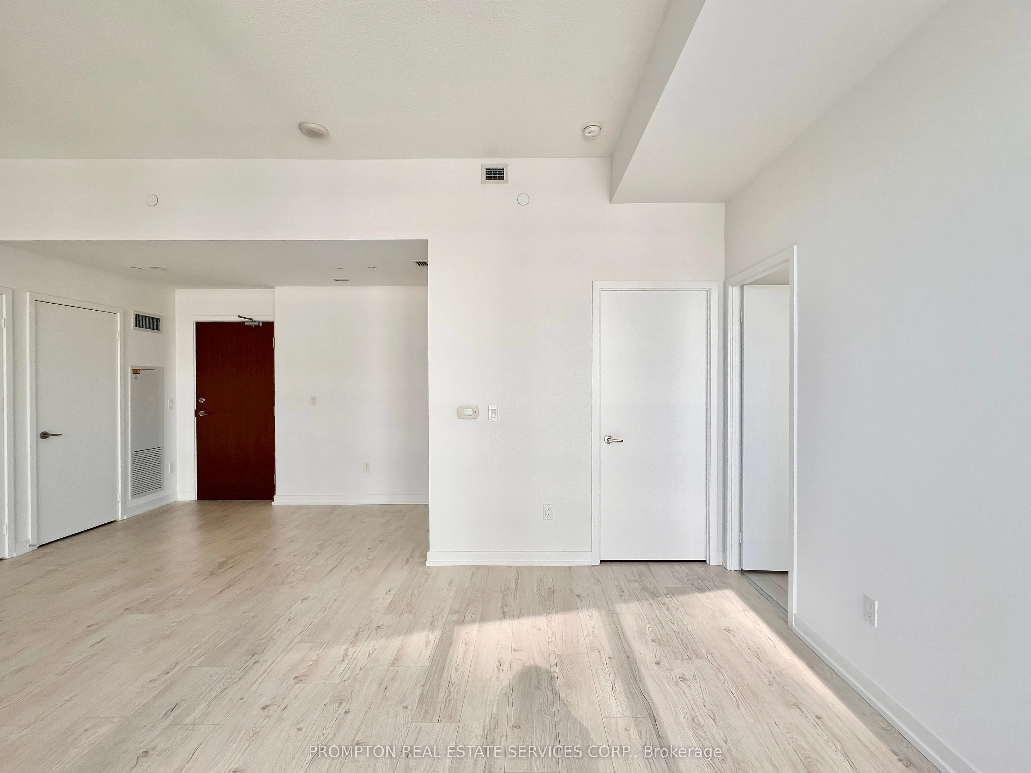 117 McMahon Drive, #907