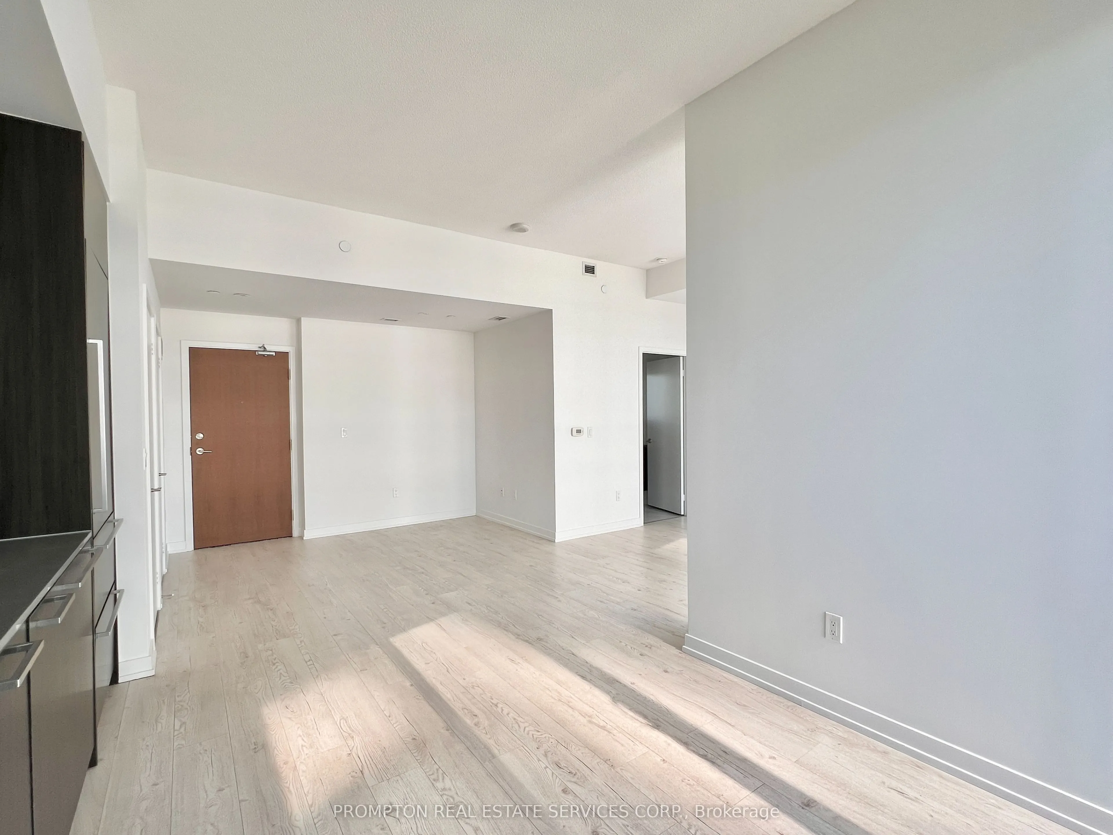 117 McMahon Drive, #907