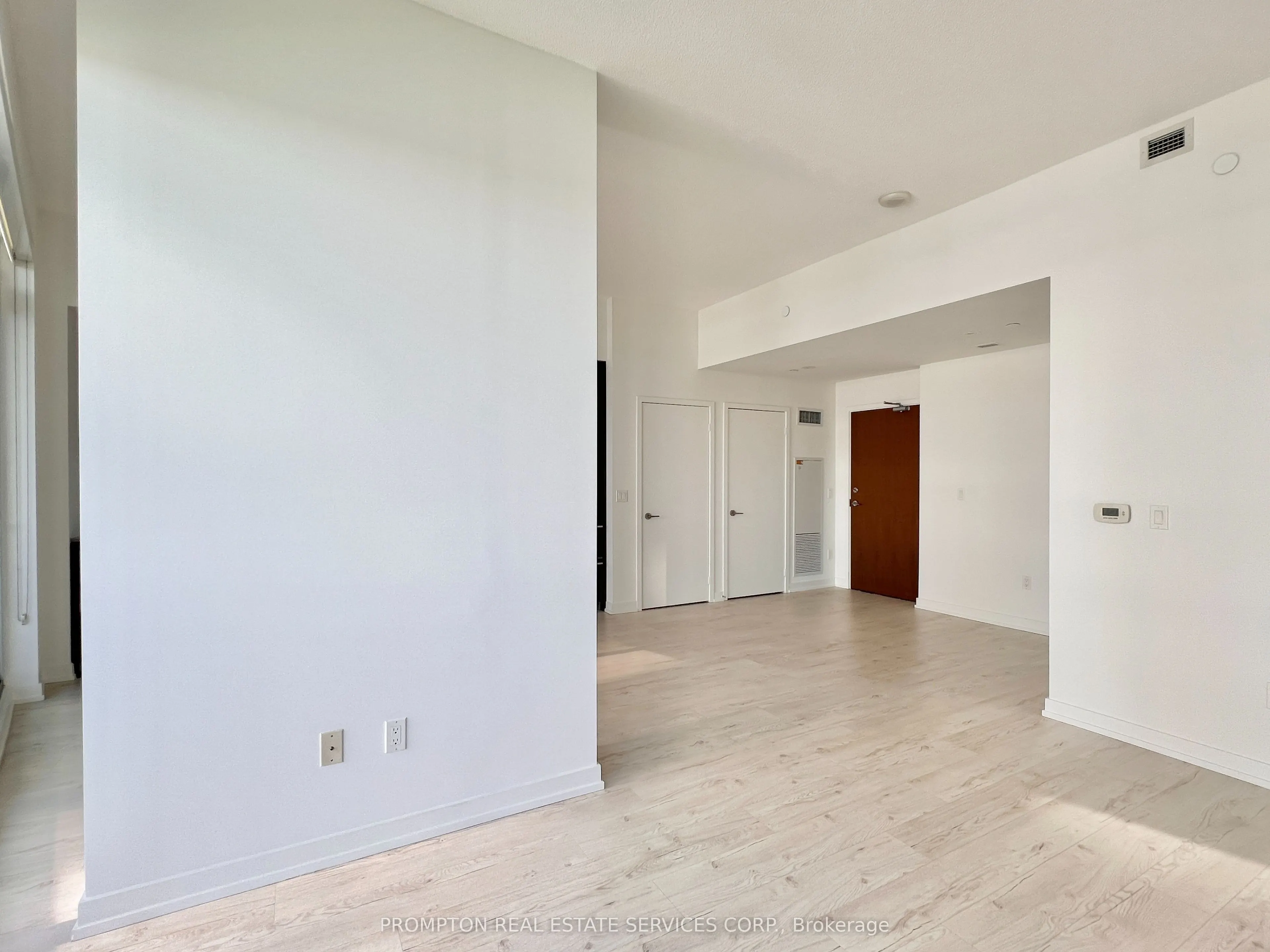 117 McMahon Drive, #907