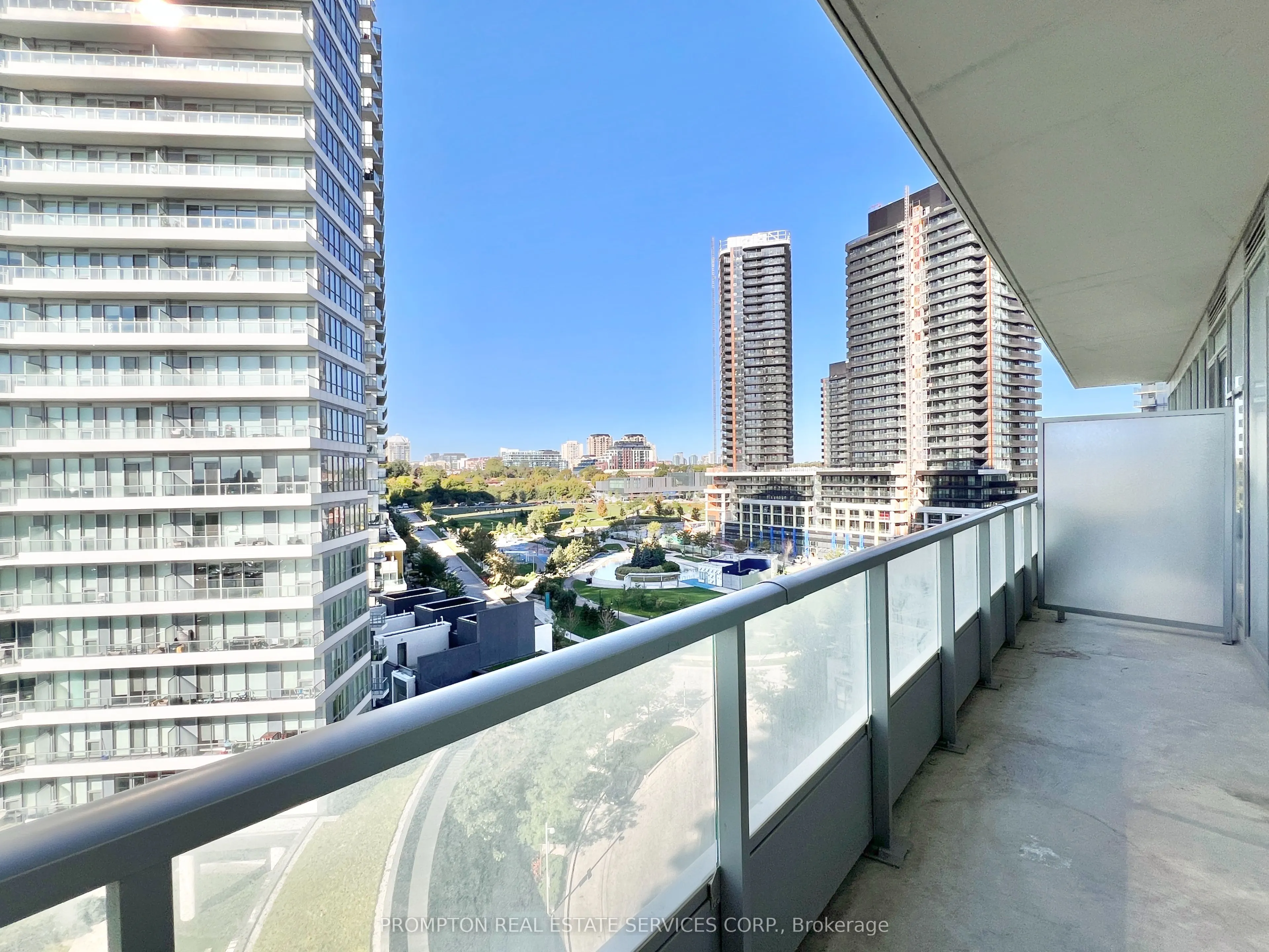 117 McMahon Drive, #907