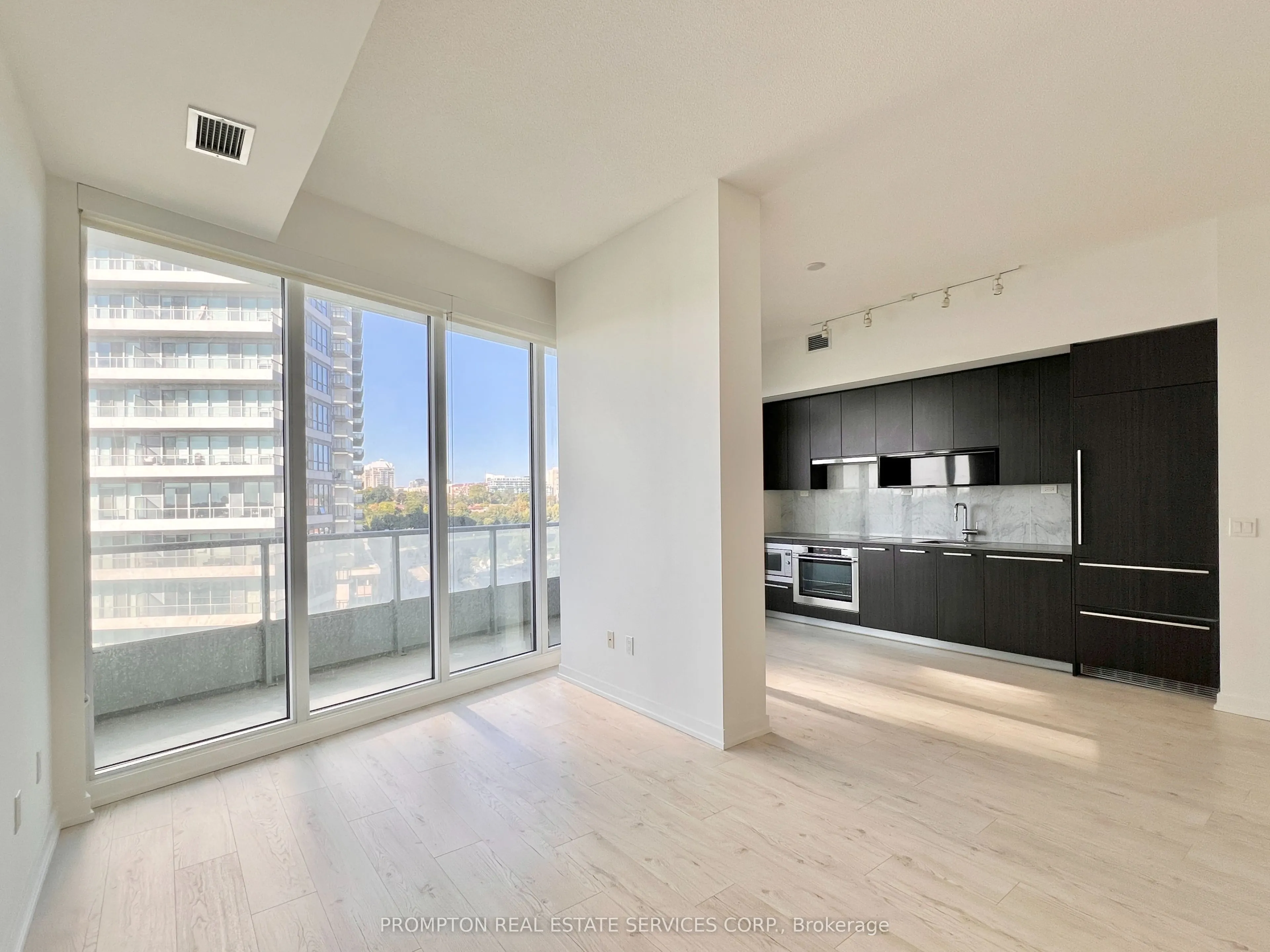 117 McMahon Drive, #907